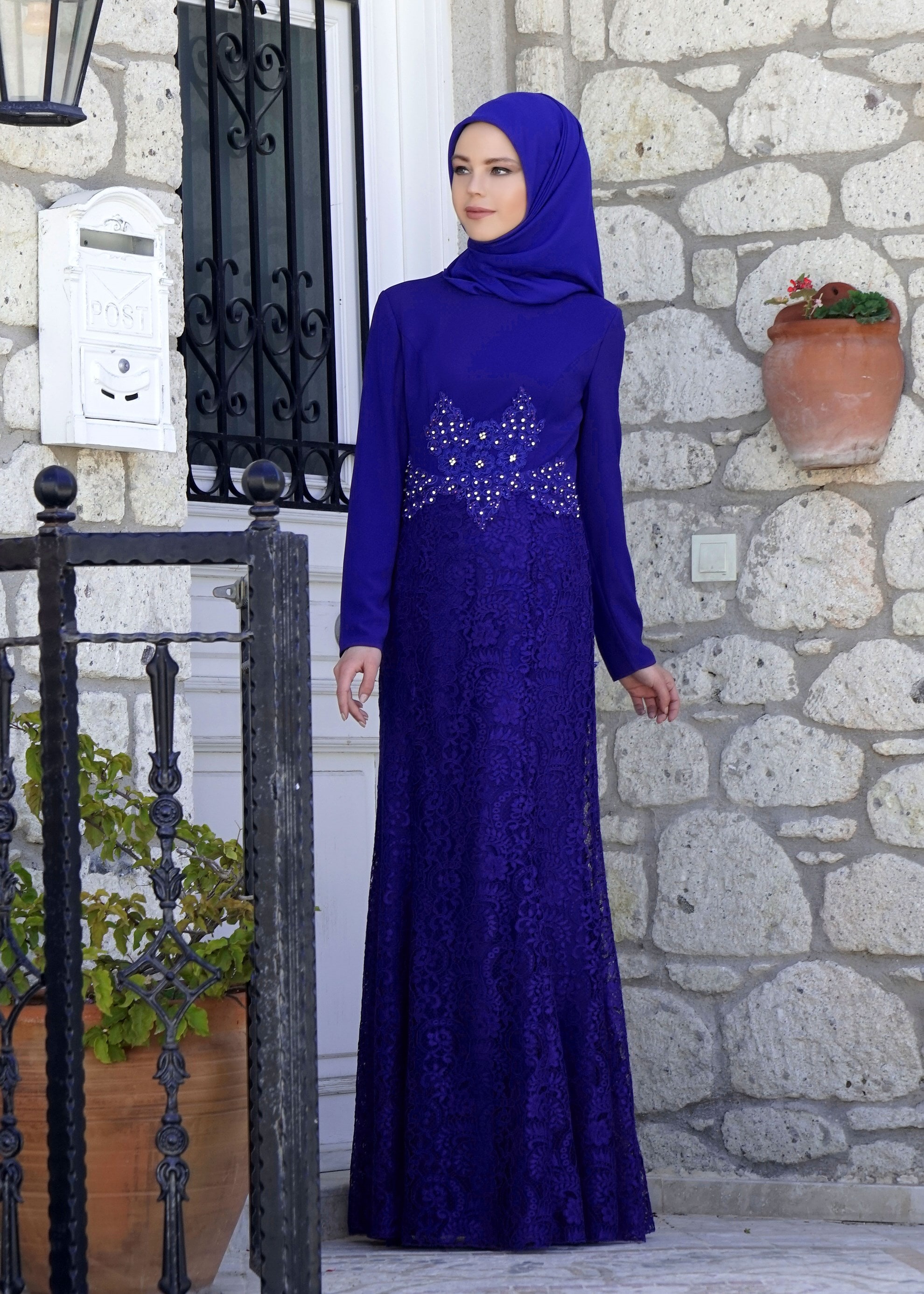 Tesettür giyim LACİVERT İŞLEMELİ TAŞ DETAYLI KREP ABİYE ELBİSE 5204