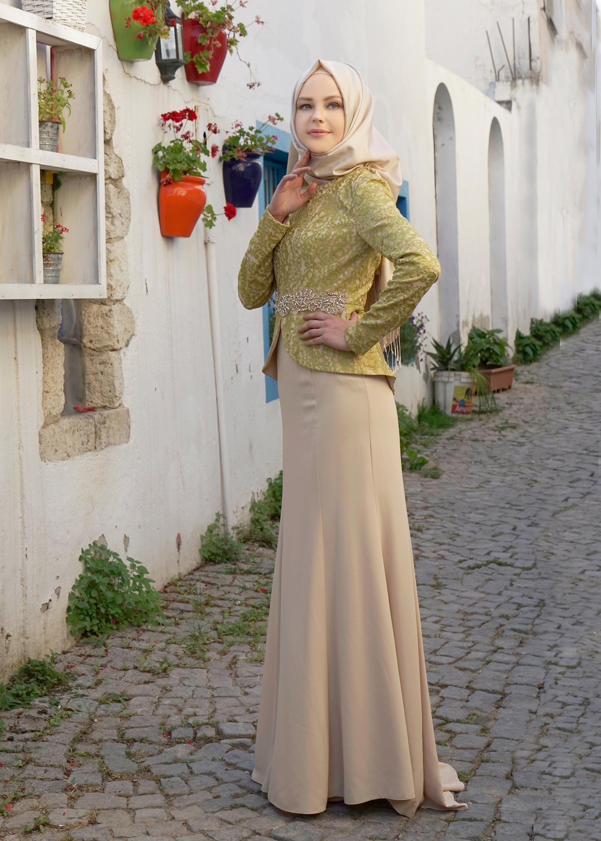 Tesettür giyim YEŞİL İŞLEMELİ TAŞ DETAYLI İKİLİ ABİYE ELBİSE 5205