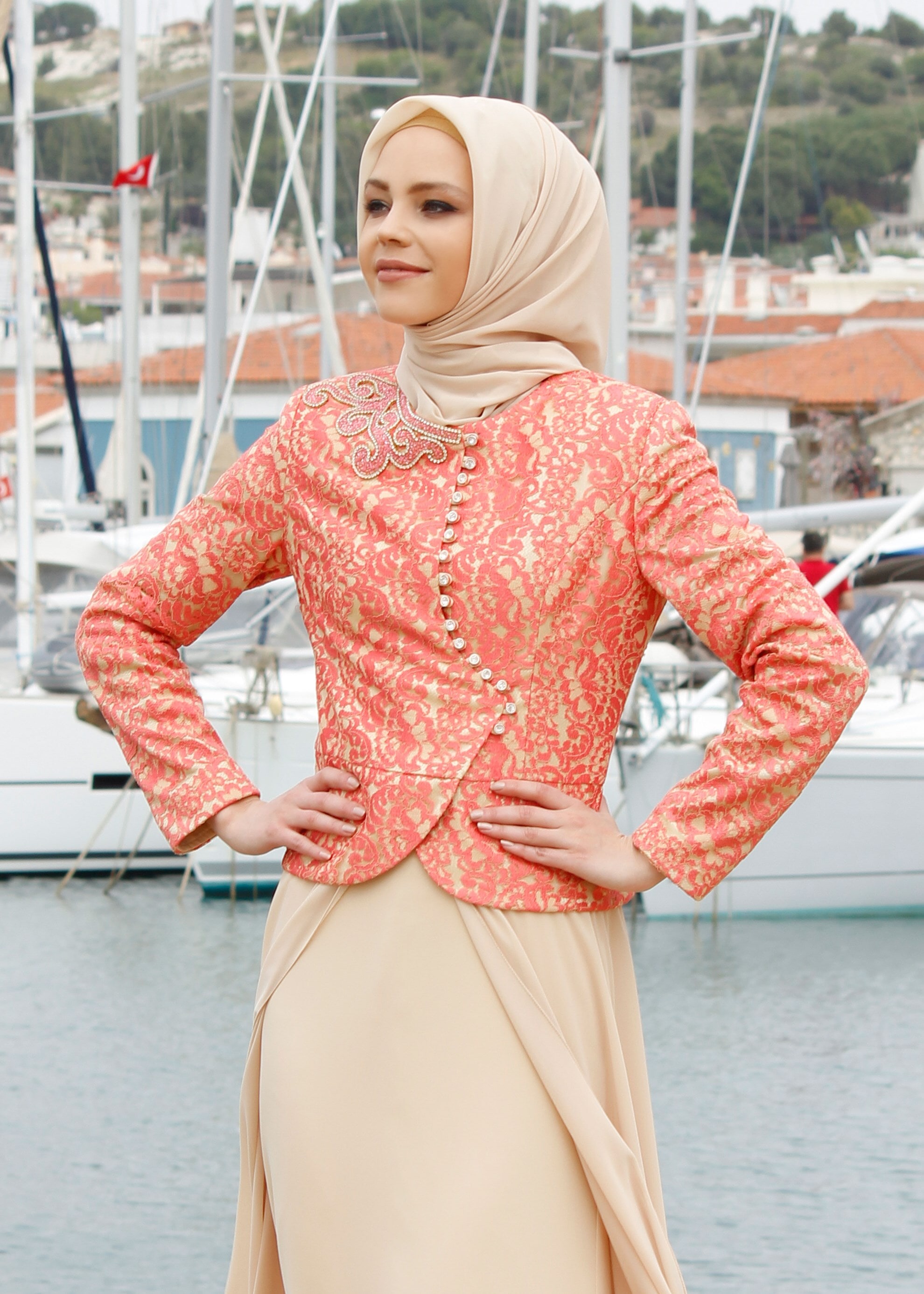 Tesettür giyim MERCAN İŞLEMELİ TAŞ DETAYLI İKİLİ ETEKLİ ABİYE TAKIM 5207