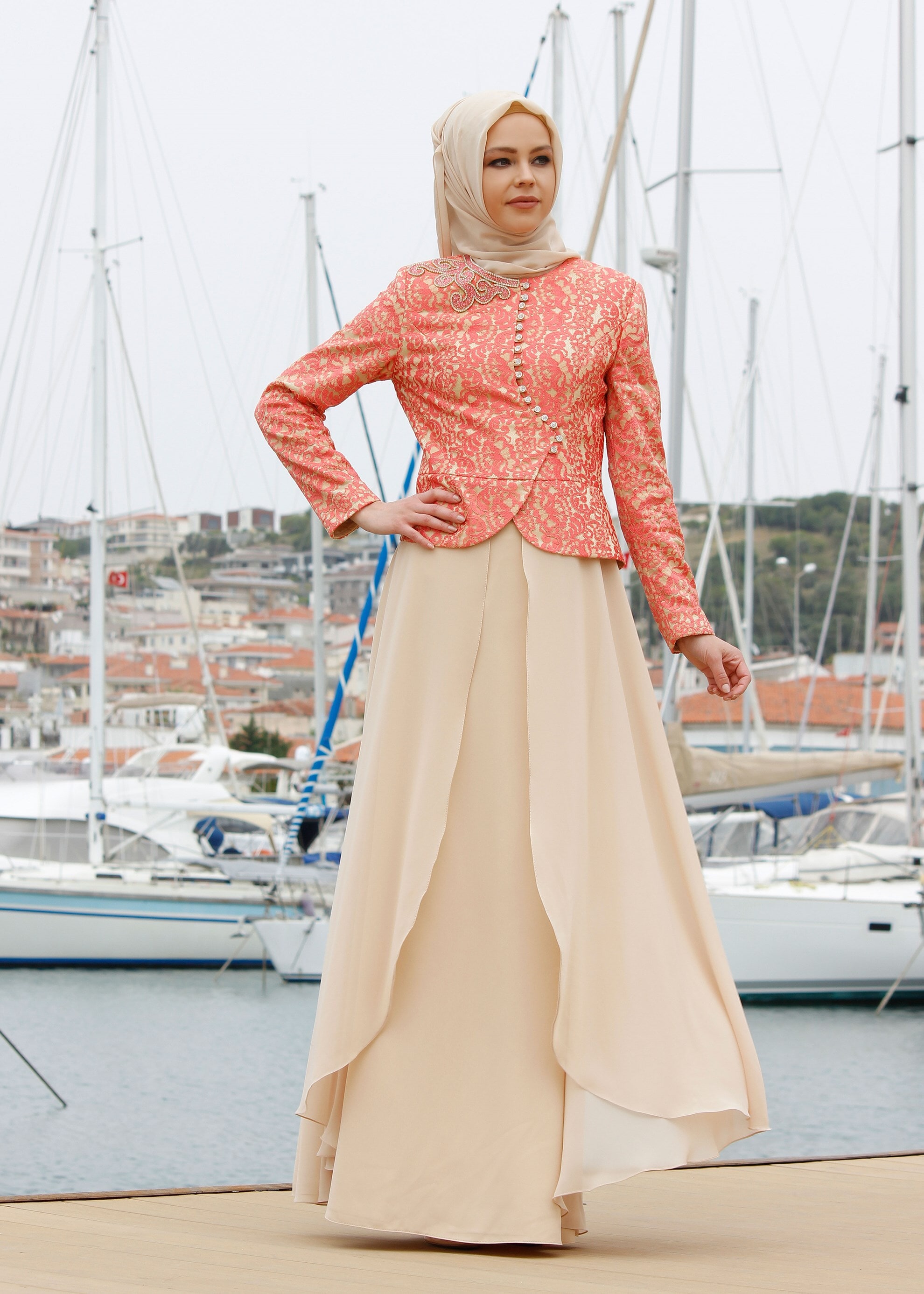 Tesettür giyim MERCAN İŞLEMELİ TAŞ DETAYLI İKİLİ ETEKLİ ABİYE TAKIM 5207