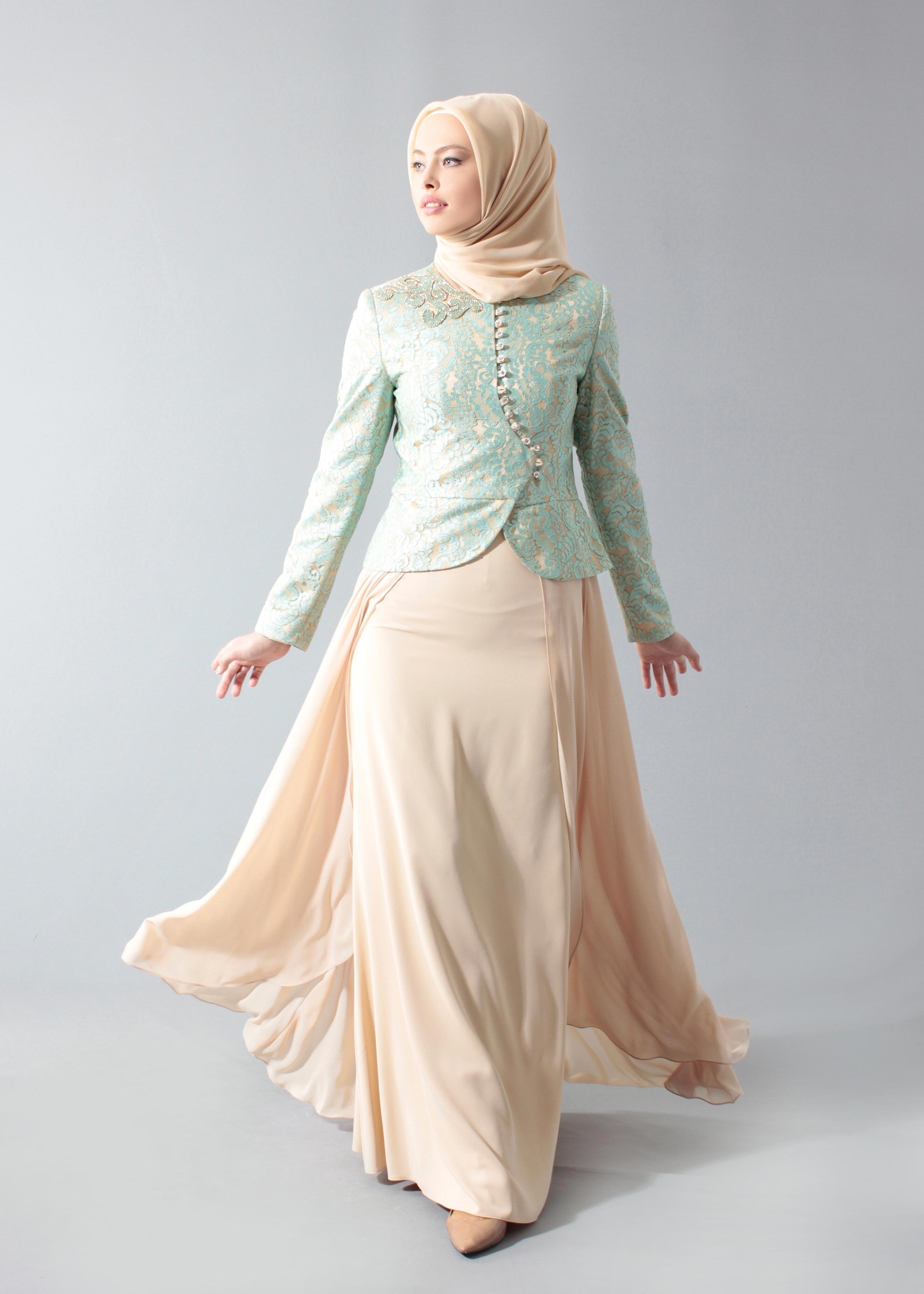 Tesettür giyim YEŞİL İŞLEMELİ TAŞ DETAYLI İKİLİ ETEKLİ ABİYE TAKIM 5207