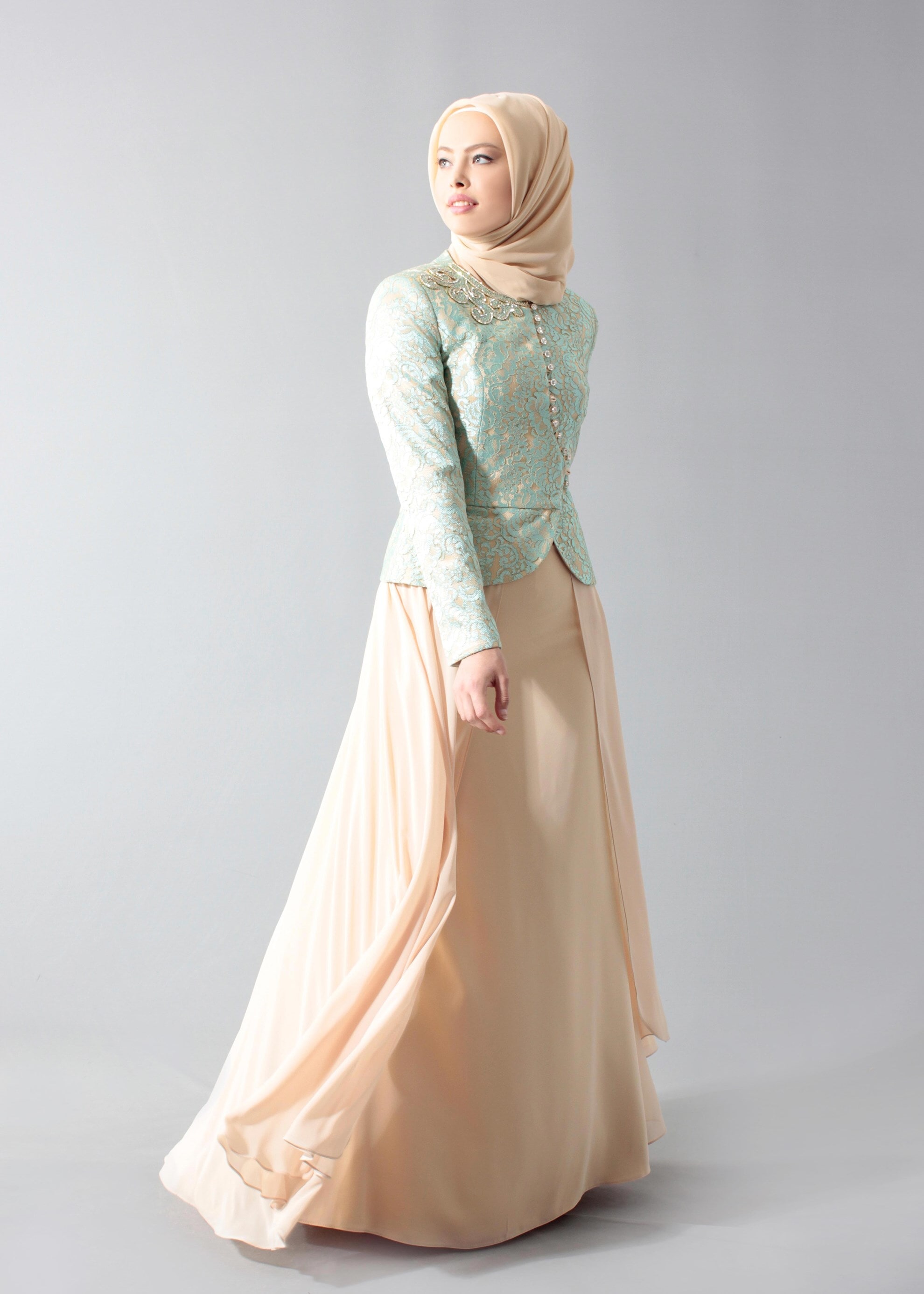 Tesettür giyim YEŞİL İŞLEMELİ TAŞ DETAYLI İKİLİ ETEKLİ ABİYE TAKIM 5207