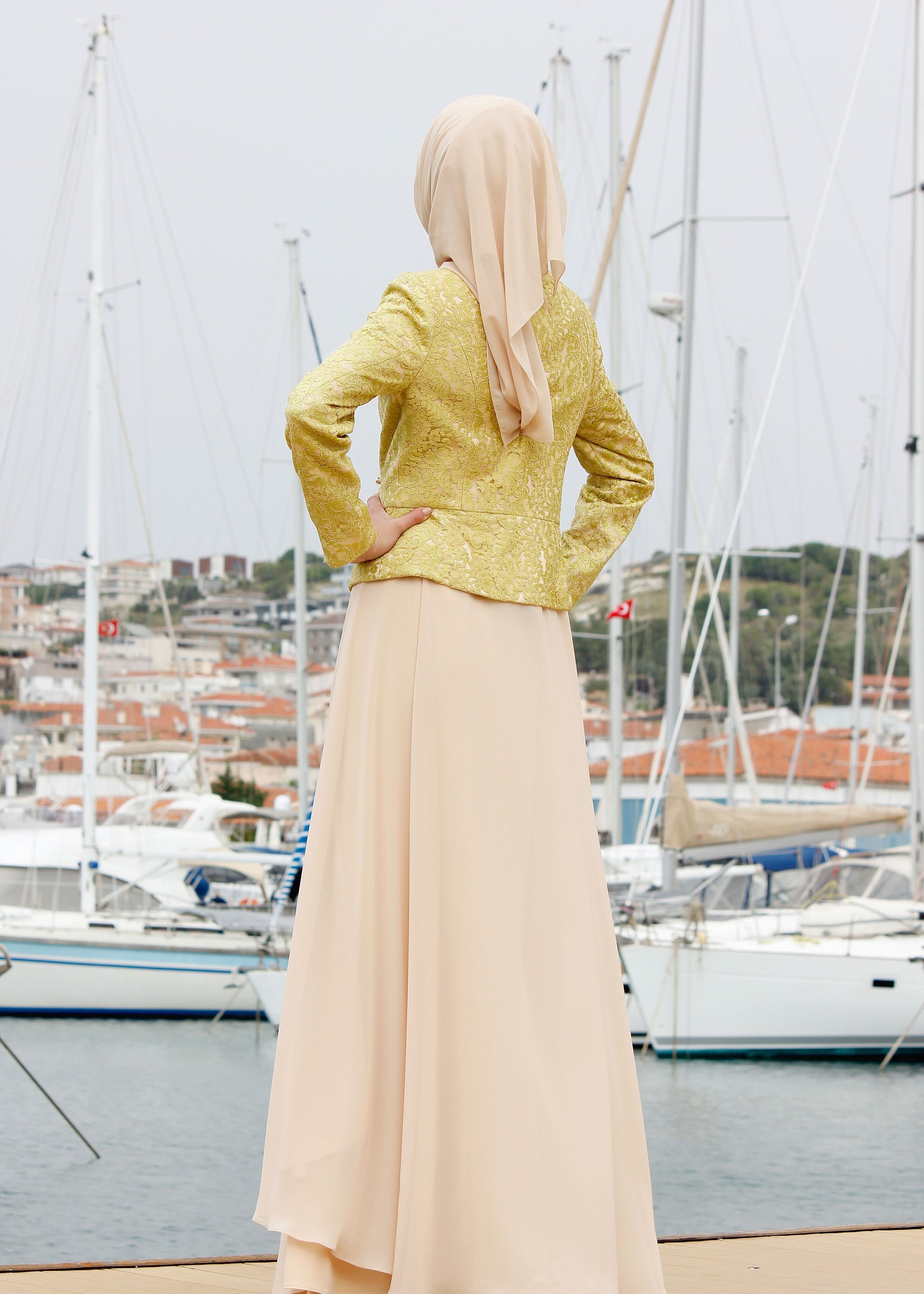 Tesettür giyim YEŞİL İŞLEMELİ TAŞ DETAYLI İKİLİ ETEKLİ ABİYE TAKIM 5207