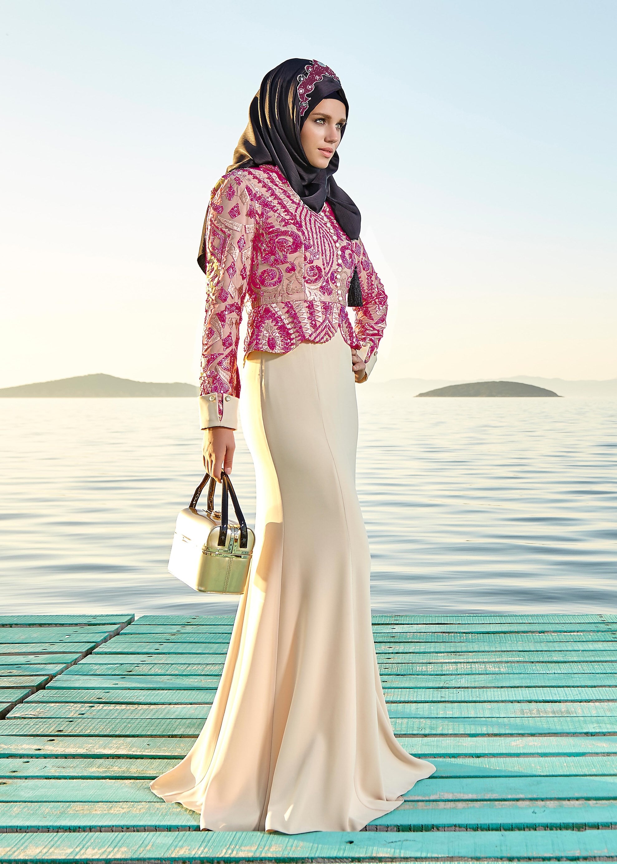 Tesettür giyim FUŞYA İŞLEMELİ ABİYE ELBİSE 5217