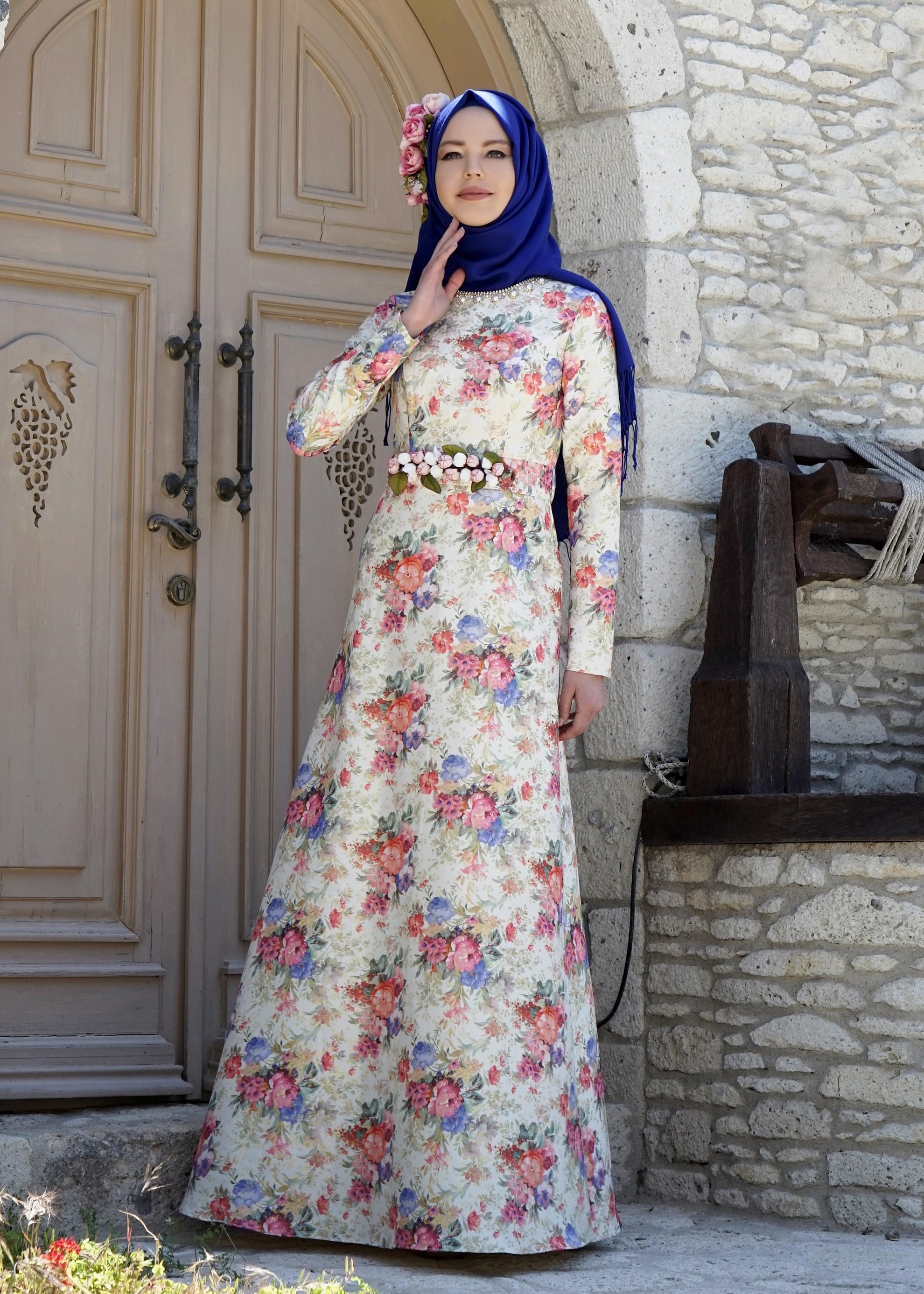 Tesettür giyim BEJ ÇİÇEK DESENLİ ABİYE ELBİSE 5221