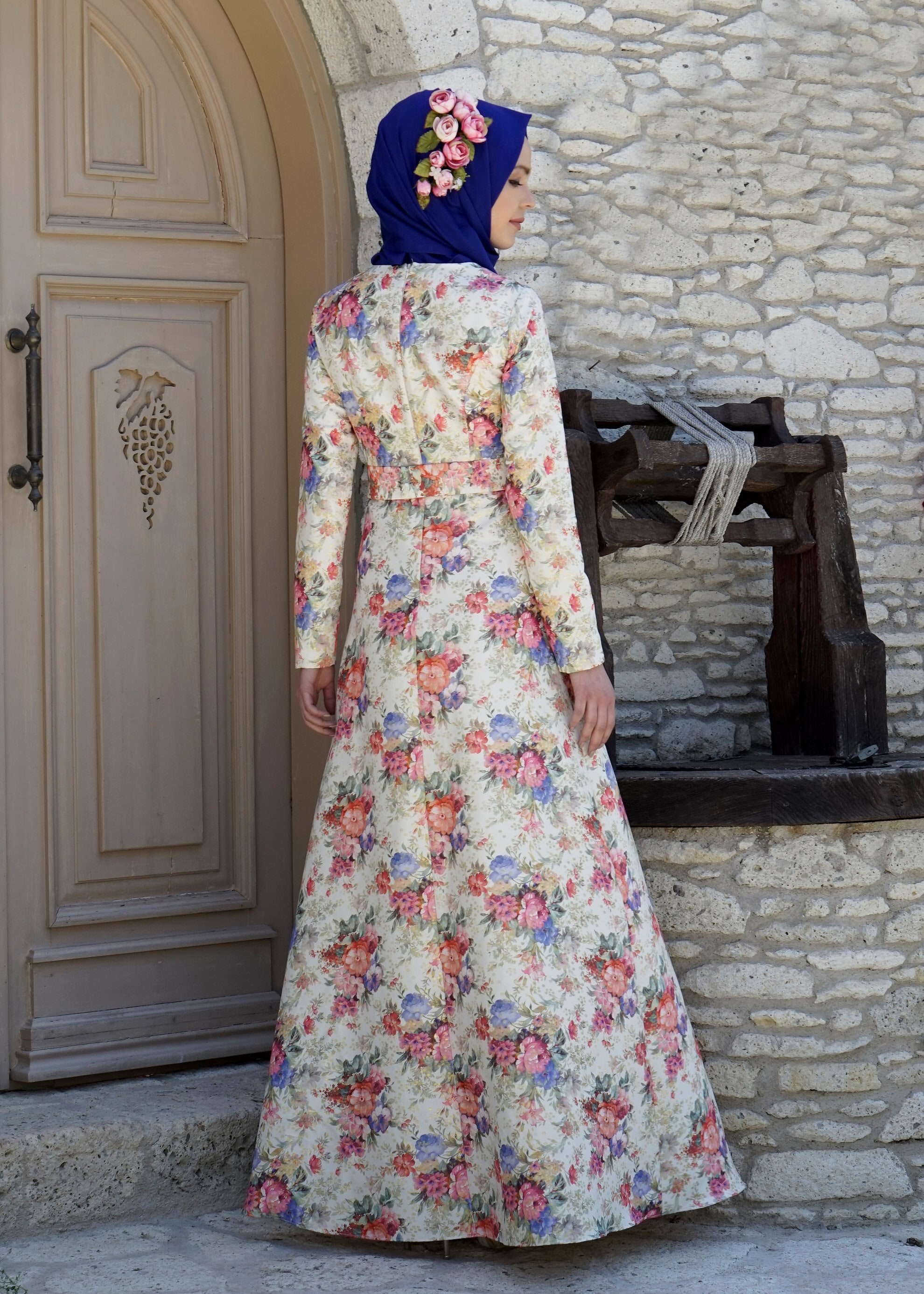 Tesettür giyim BEJ ÇİÇEK DESENLİ ABİYE ELBİSE 5221