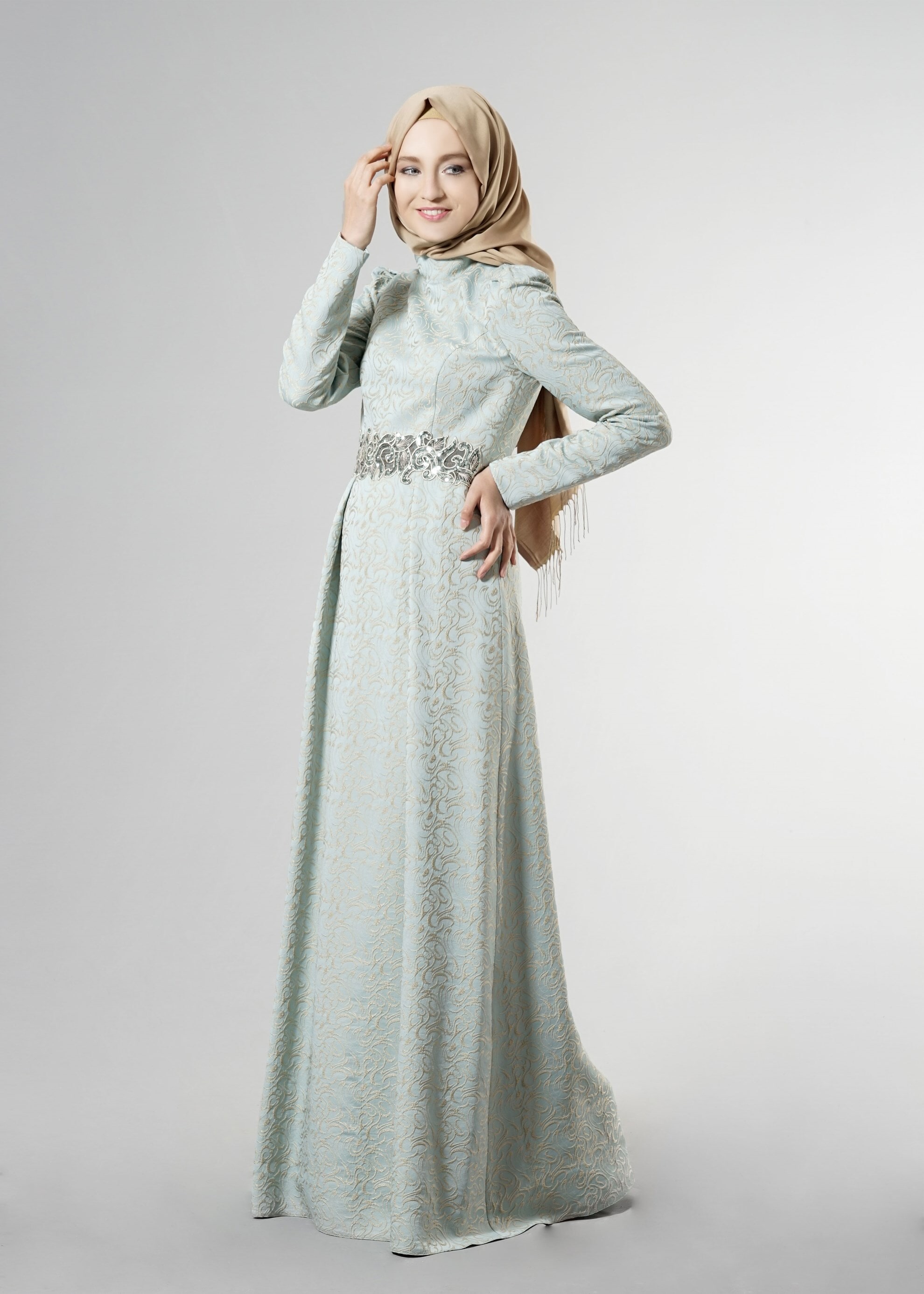 Tesettür giyim BEYAZ İŞLEME DETAYLI DESENLİ ABİYE ELBİSE 5229