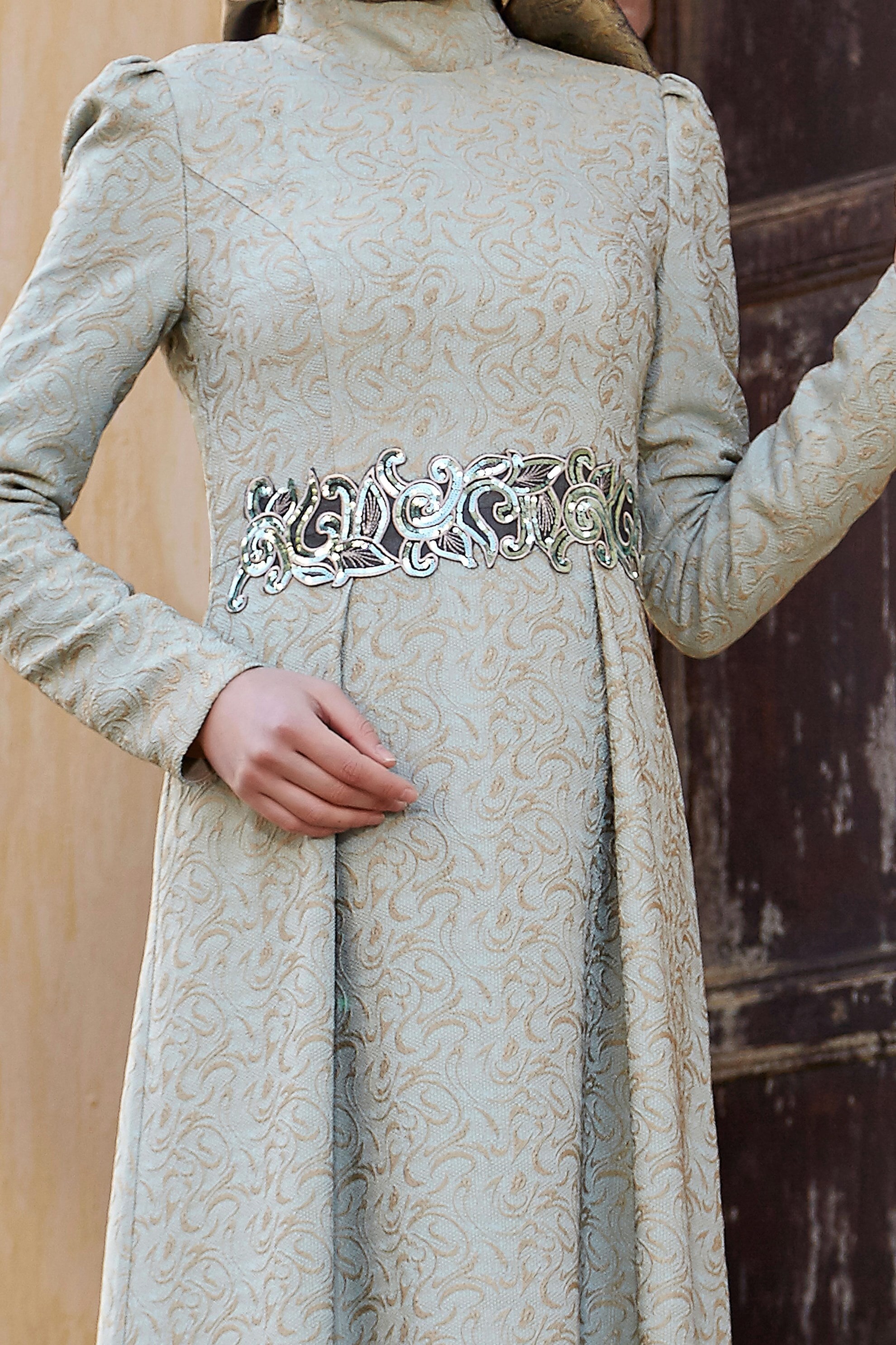 Tesettür giyim BEYAZ İŞLEME DETAYLI DESENLİ ABİYE ELBİSE 5229