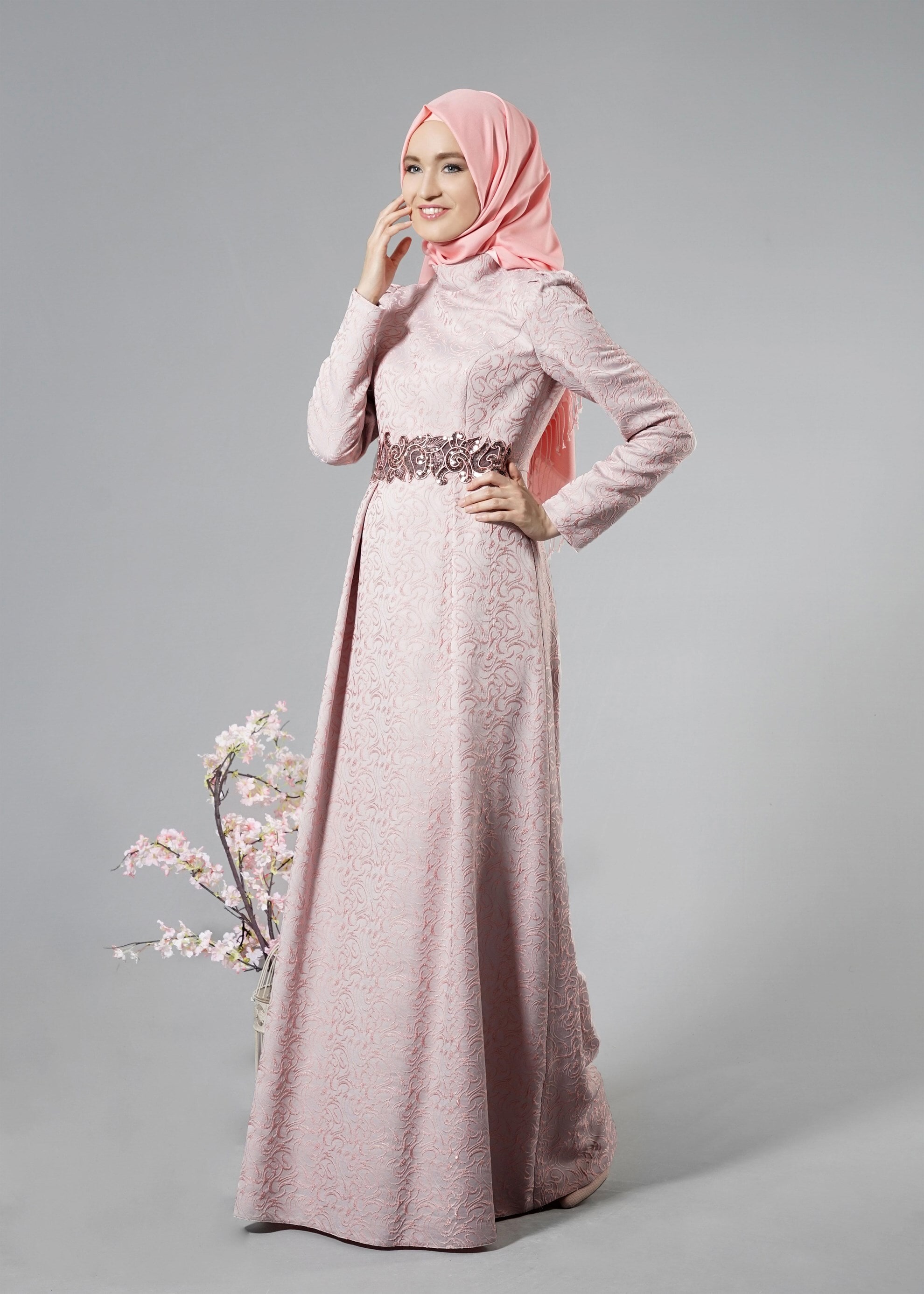 Tesettür giyim BEJ İŞLEME DETAYLI DESENLİ ABİYE ELBİSE 5229