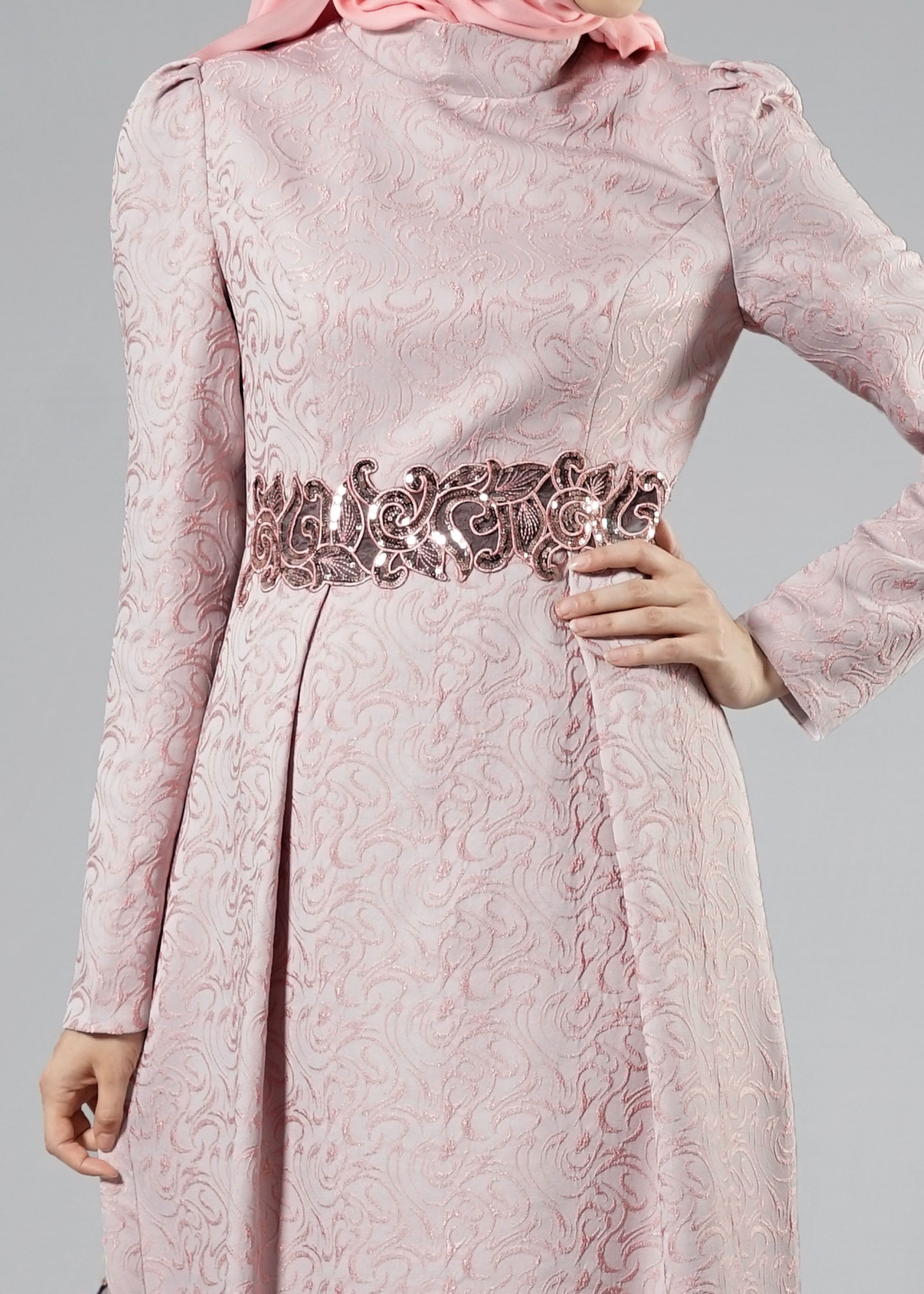 Tesettür giyim BEJ İŞLEME DETAYLI DESENLİ ABİYE ELBİSE 5229