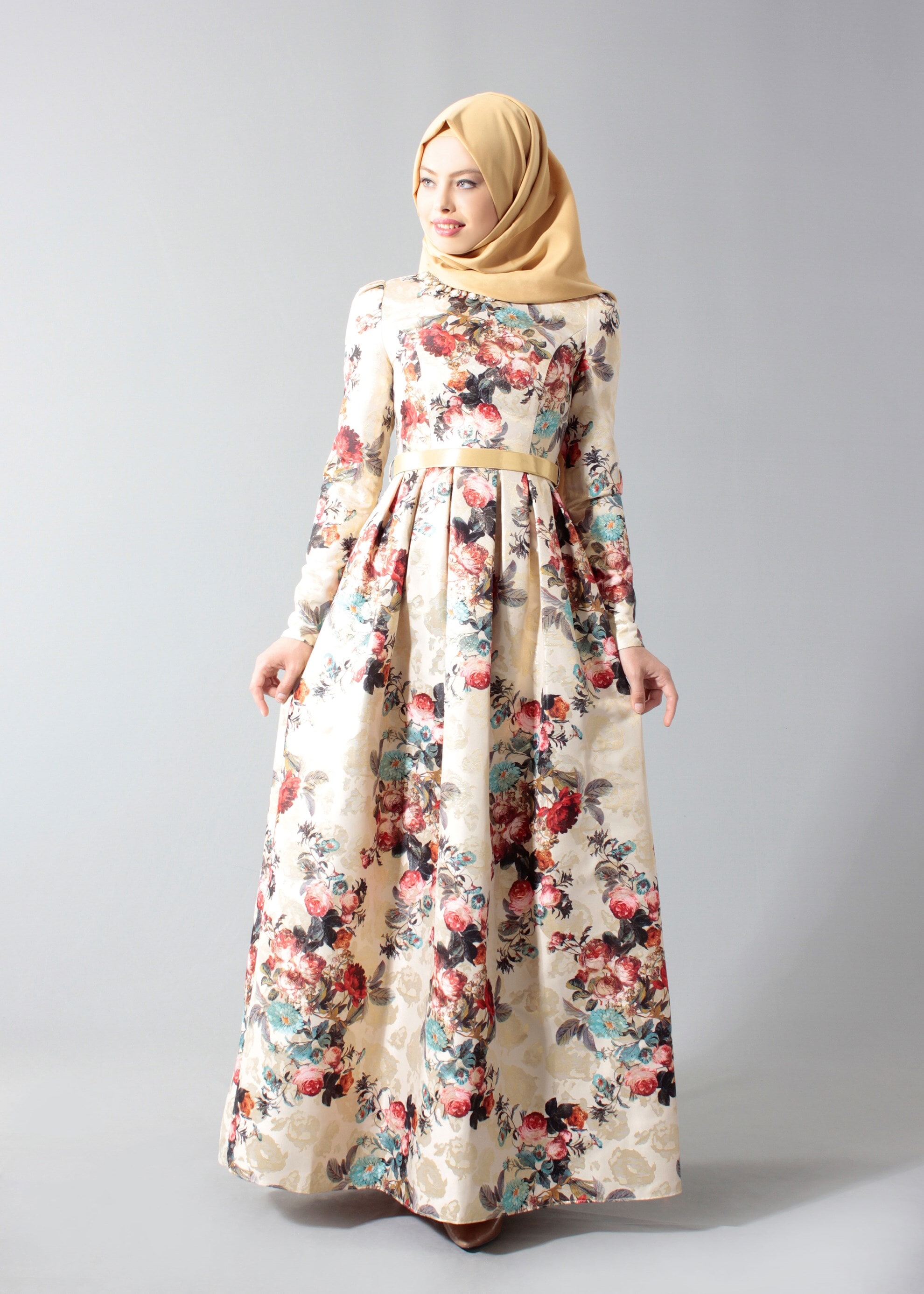 Tesettür giyim BEJ ÇİÇEK DESENLİ TAŞLI ABİYE ELBİSE 5231