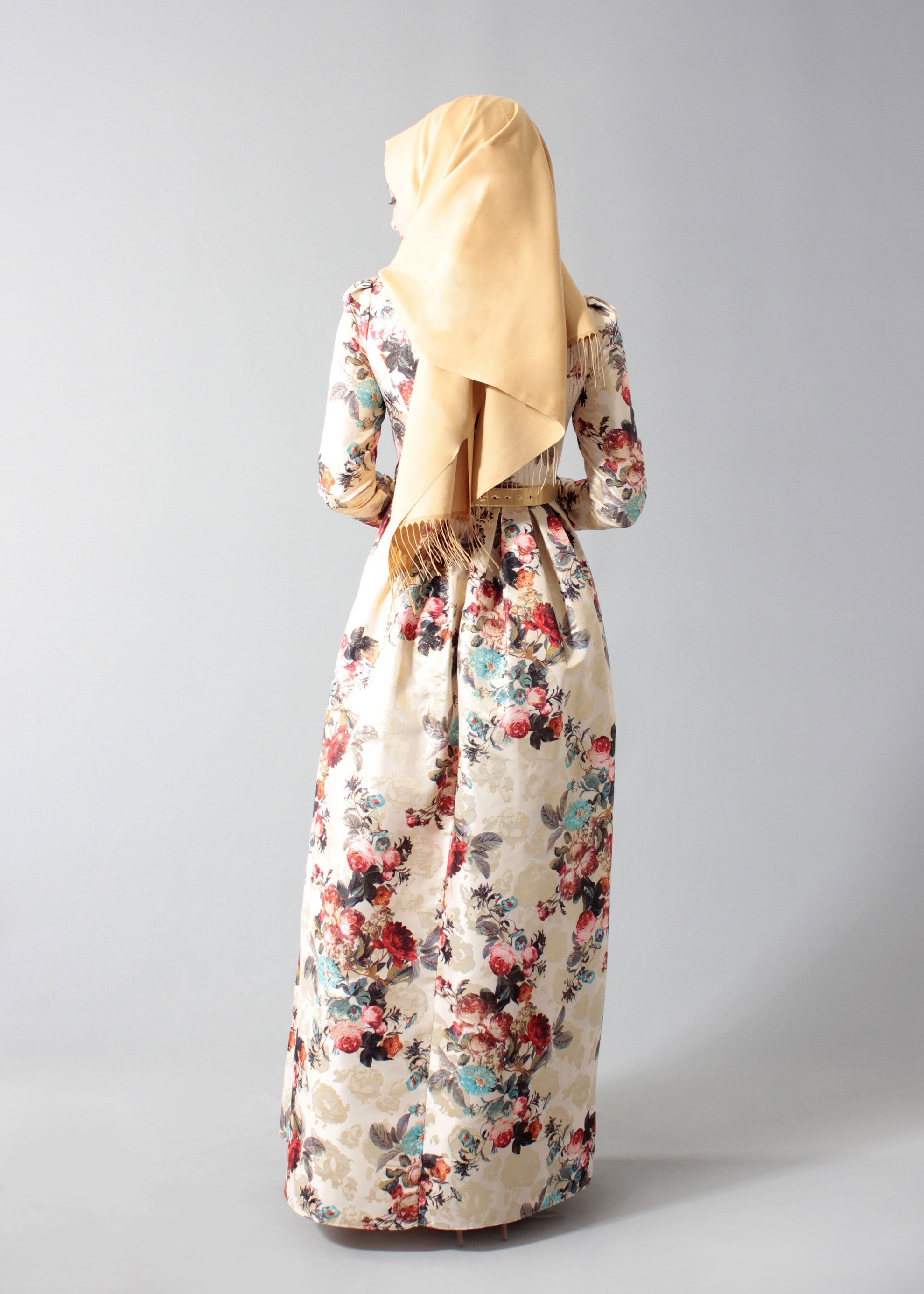 Tesettür giyim BEJ ÇİÇEK DESENLİ TAŞLI ABİYE ELBİSE 5231