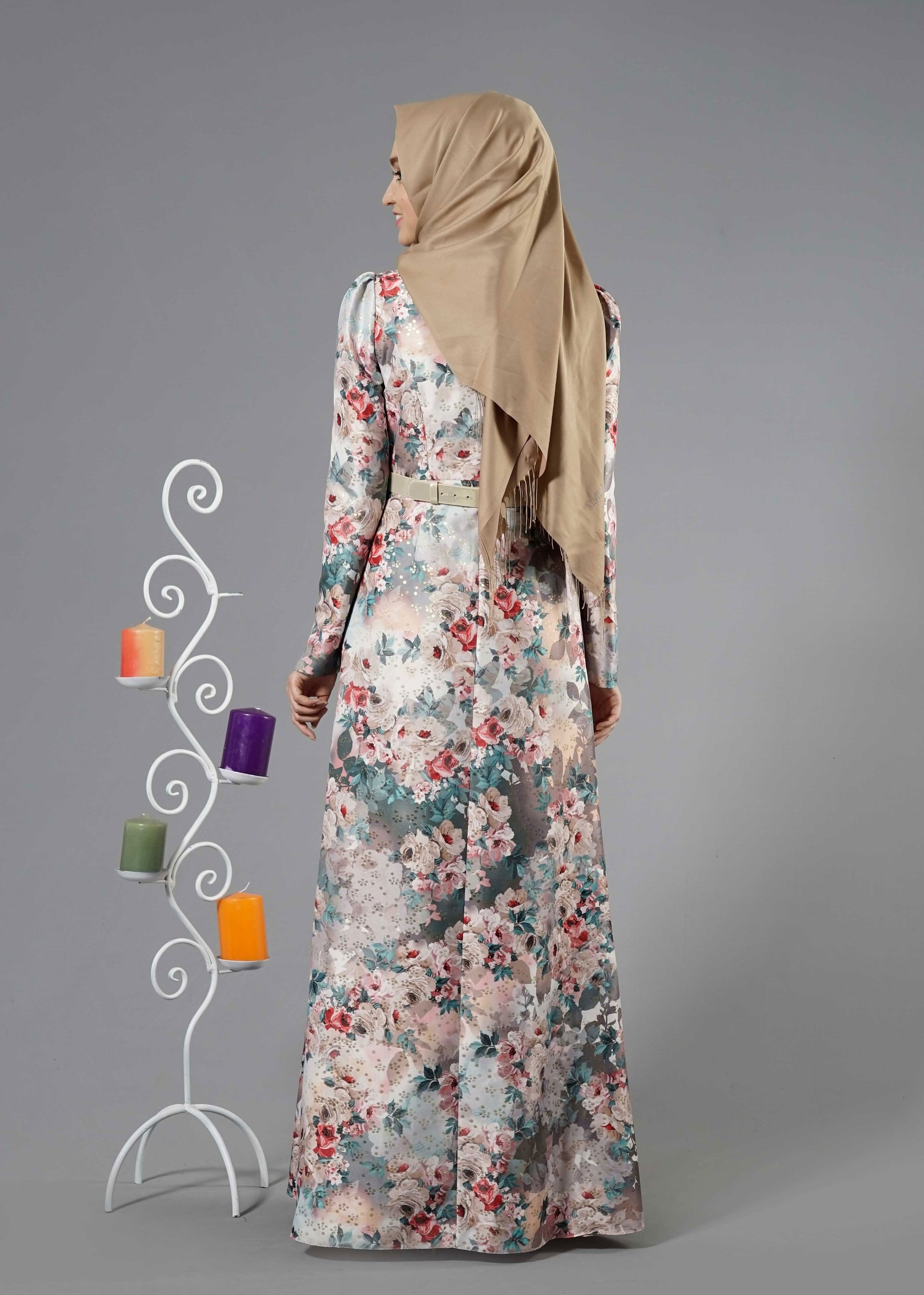 Tesettür giyim PUDRA ÇİÇEK DESENLİ KEMERLİ ABİYE ELBİSE 5234 