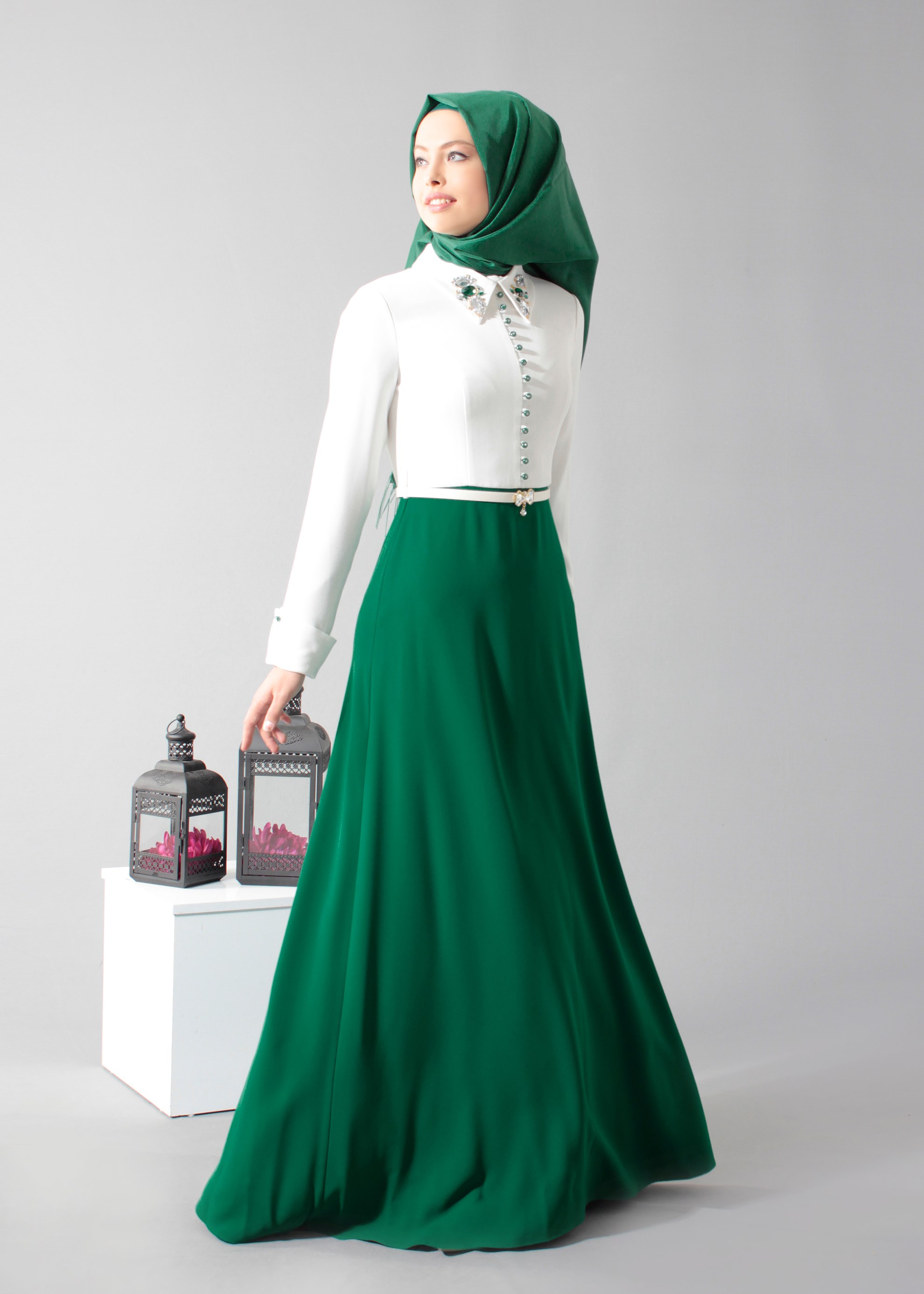 Tesettür giyim YEŞİL YAKASI TAŞ İŞLEMELİ ABİYE ELBİSE 5238