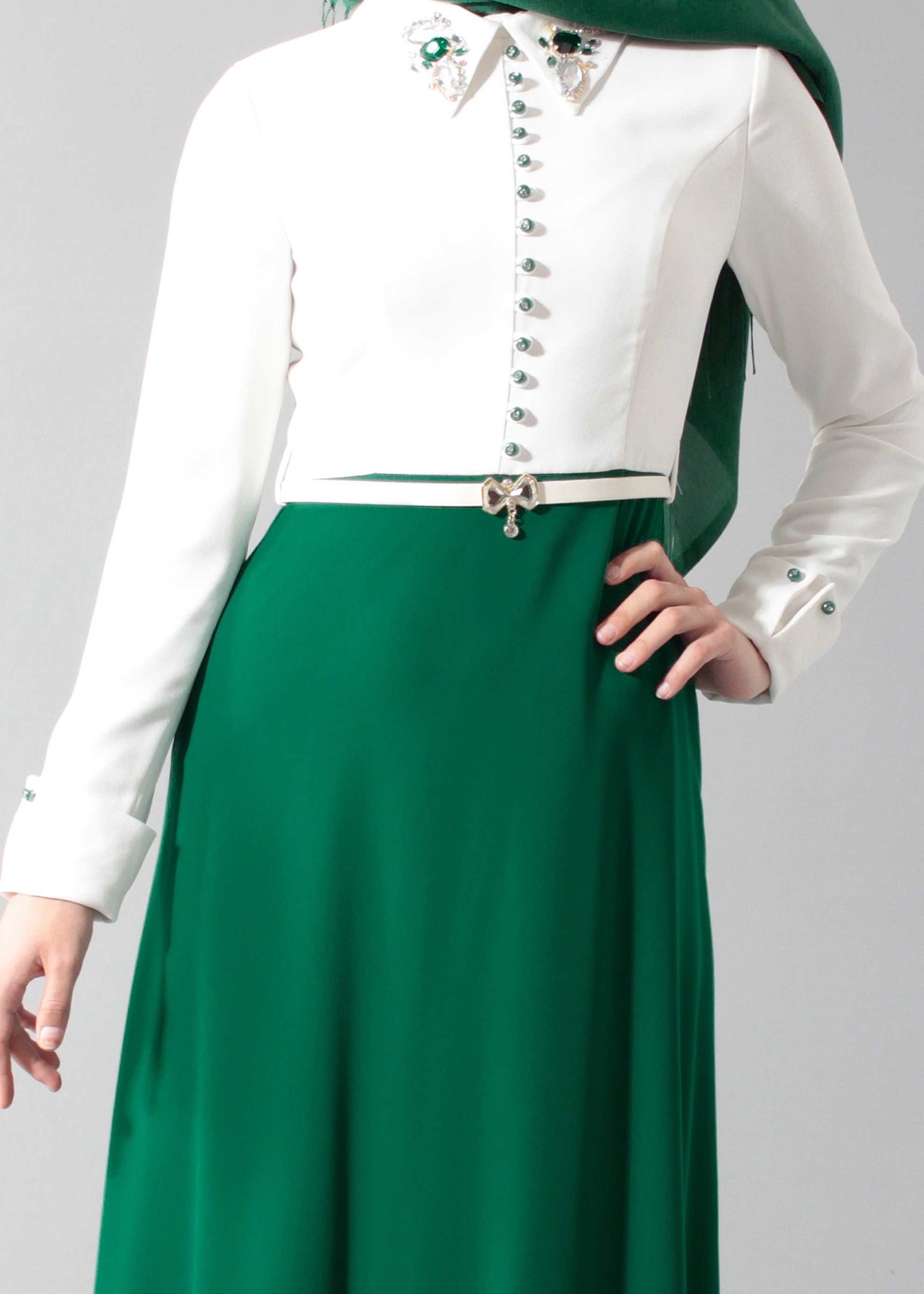 Tesettür giyim YEŞİL YAKASI TAŞ İŞLEMELİ ABİYE ELBİSE 5238