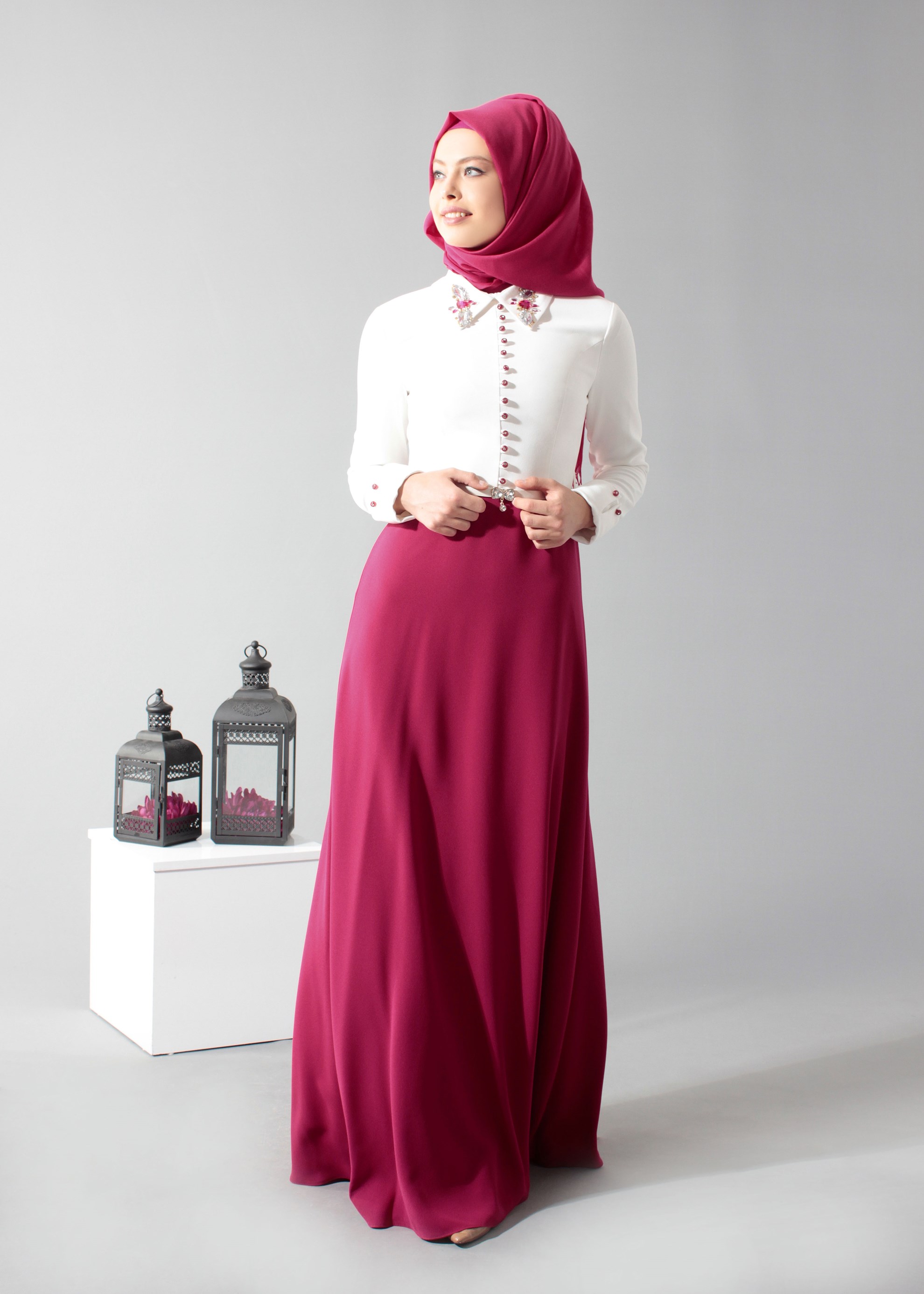 Tesettür giyim FUŞYA YAKASI TAŞ İŞLEMELİ ABİYE ELBİSE 5238