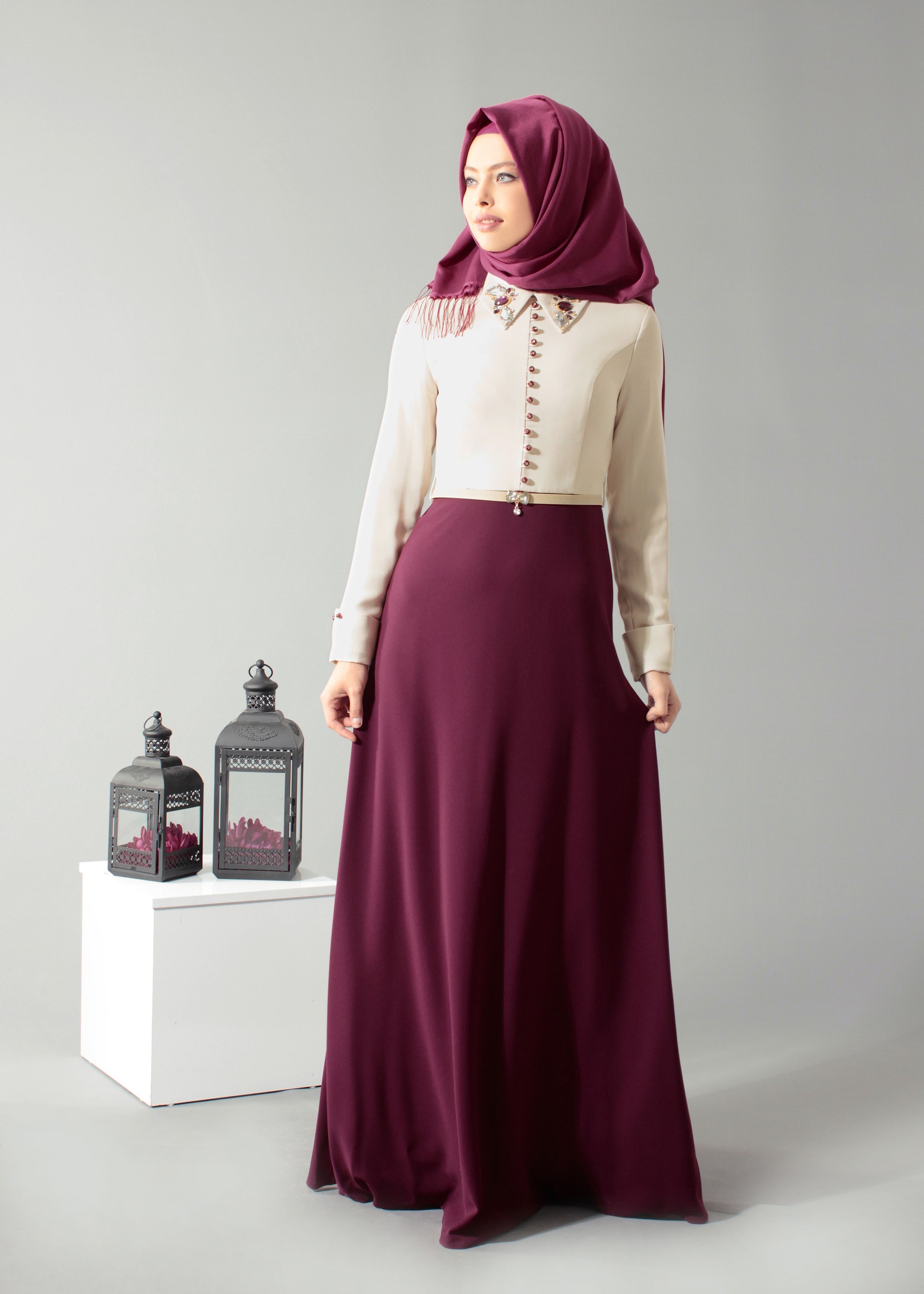 Tesettür giyim MOR YAKASI TAŞ İŞLEMELİ ABİYE ELBİSE 5238