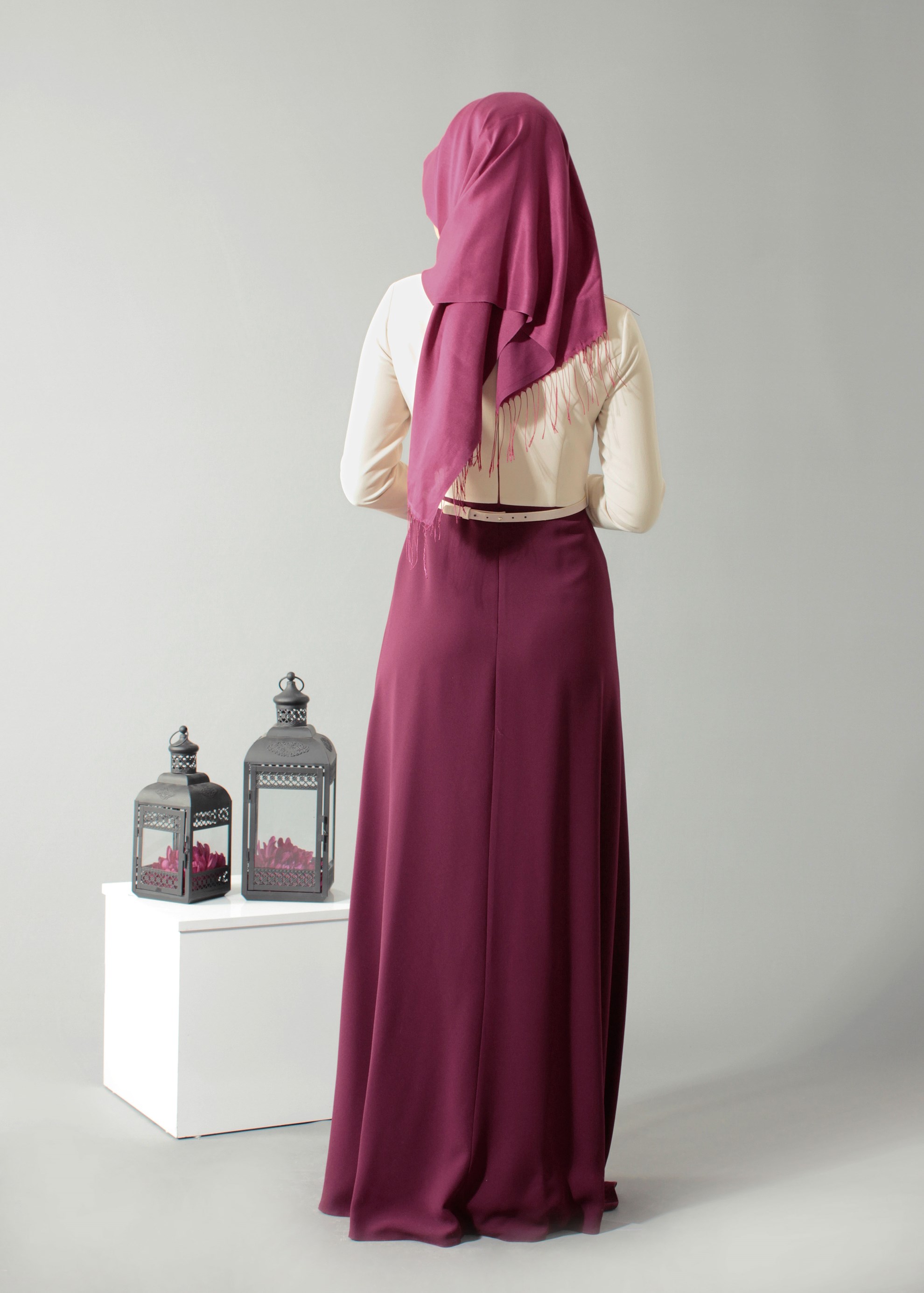 Tesettür giyim MOR YAKASI TAŞ İŞLEMELİ ABİYE ELBİSE 5238