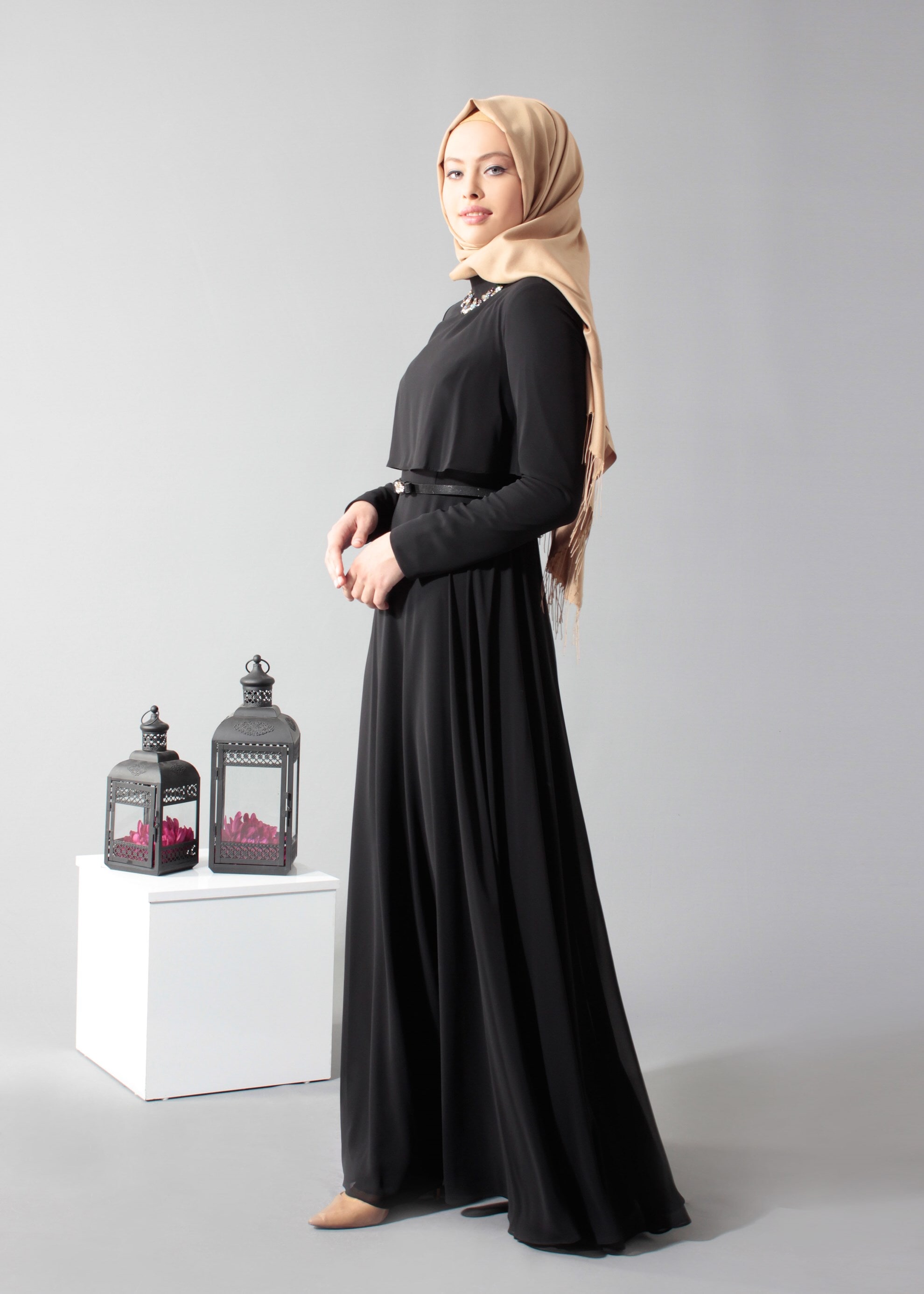 Tesettür giyim SİYAH TAŞ İŞLEME DETAYLI ŞİFON ABİYE ELBİSE 5240 