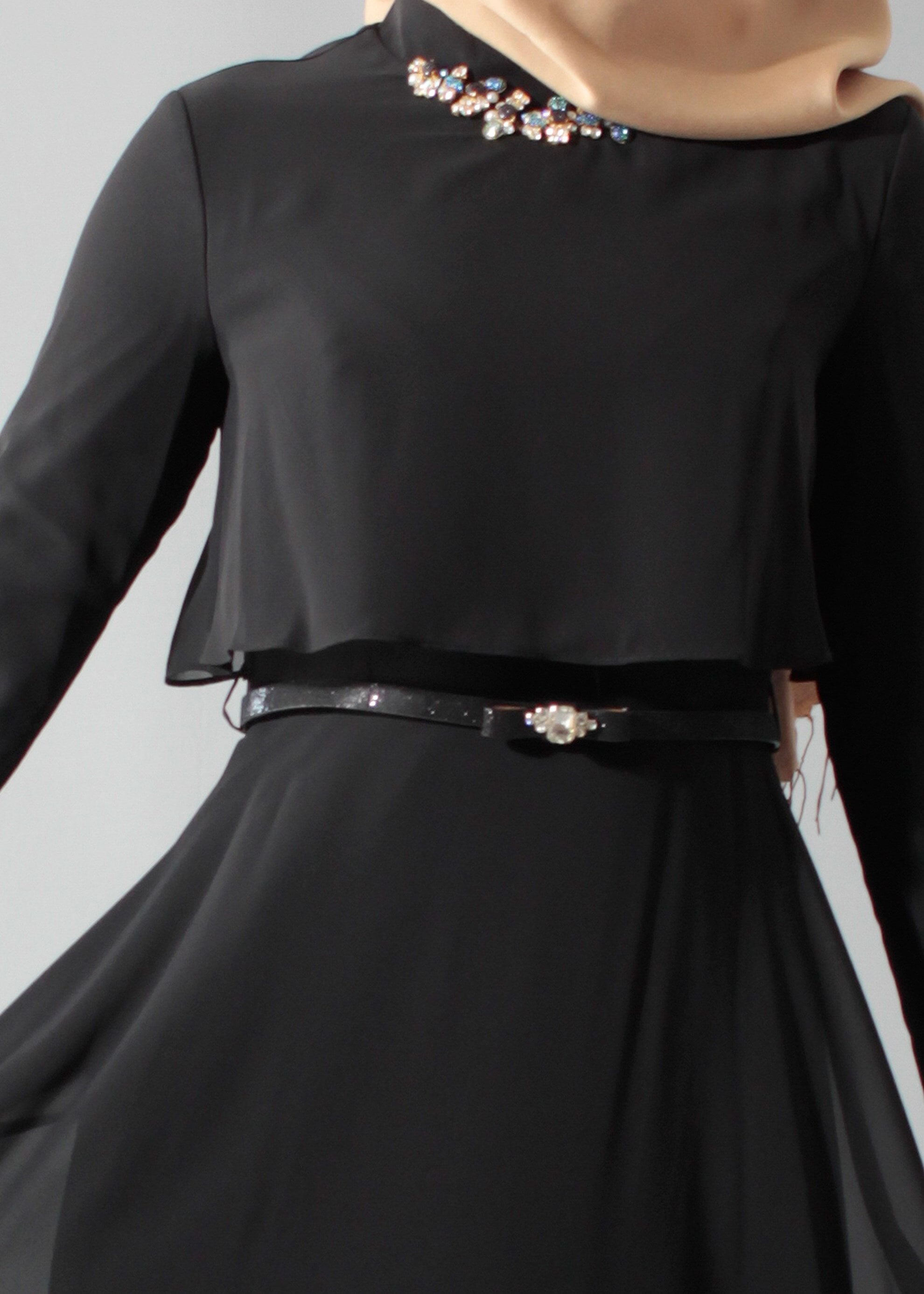 Tesettür giyim SİYAH TAŞ İŞLEME DETAYLI ŞİFON ABİYE ELBİSE 5240 