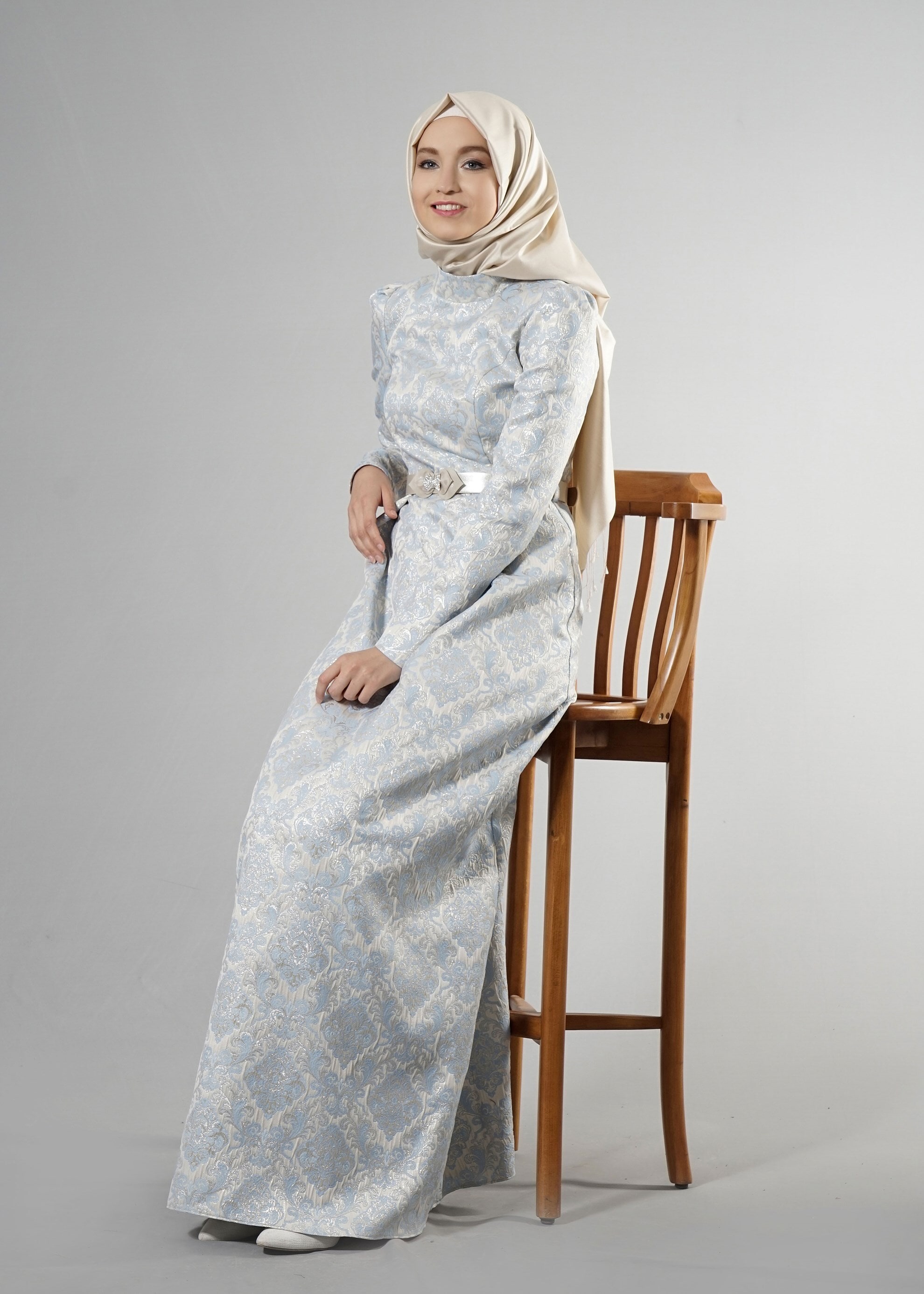 Tesettür giyim MAVİ DESENLİ MANŞETLERİ TAŞ DETAYLI ABİYE ELBİSE 5245