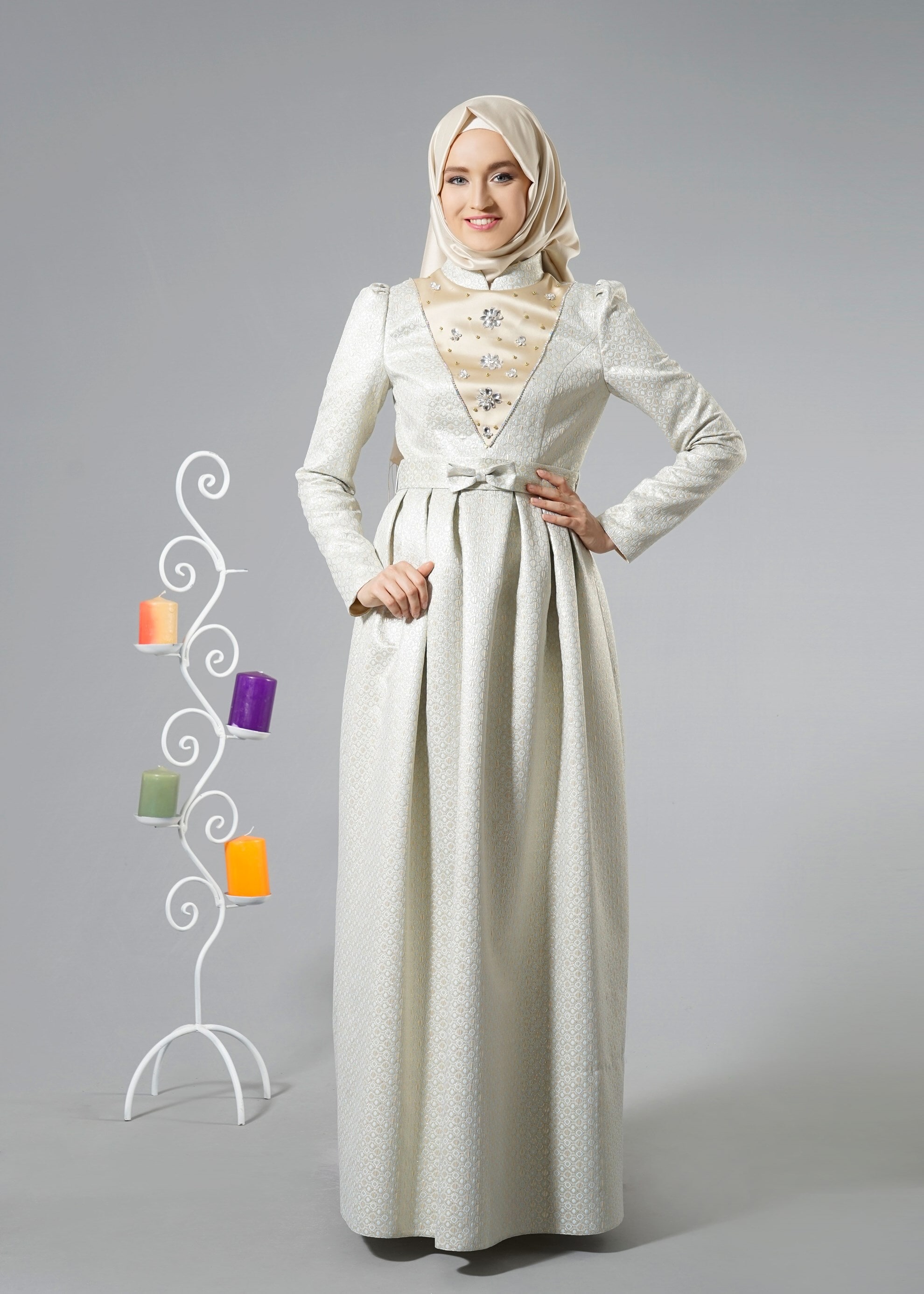 Tesettür giyim MAVİ TAŞ İŞLEMELİ DESENLİ PİLİSELİ ABİYE ELBİSE 5246