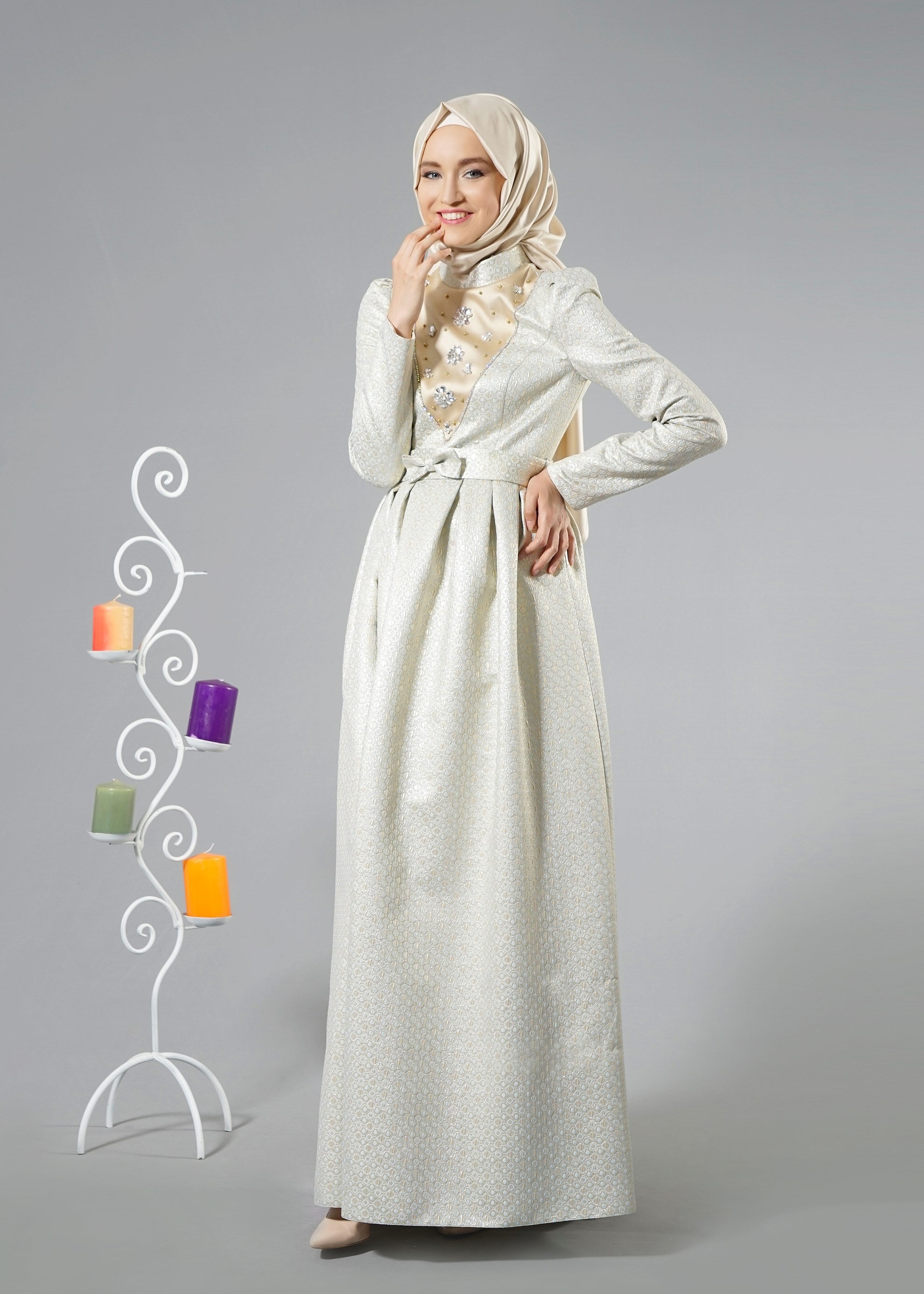 Tesettür giyim MAVİ TAŞ İŞLEMELİ DESENLİ PİLİSELİ ABİYE ELBİSE 5246