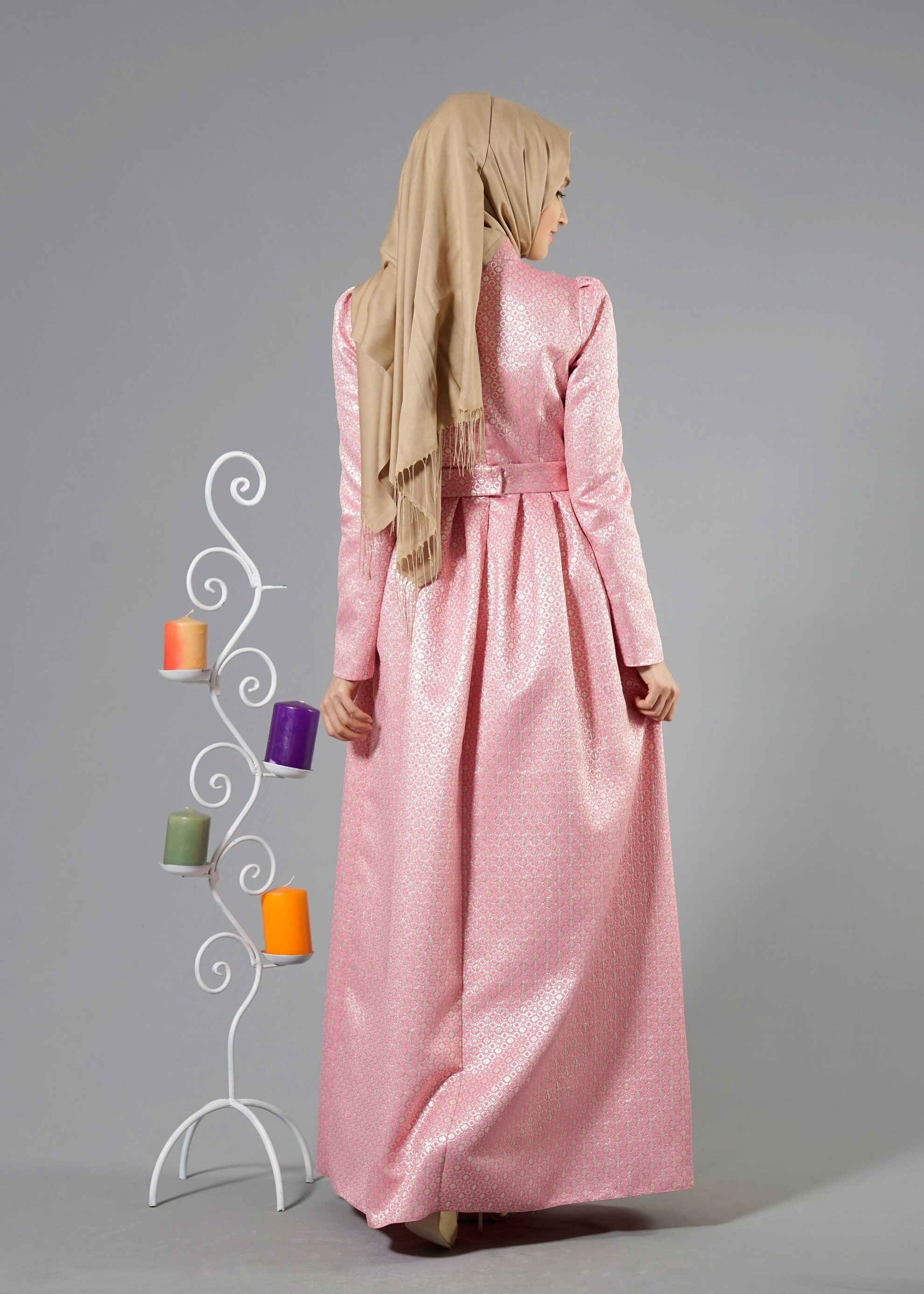 Tesettür giyim FUŞYA TAŞ İŞLEMELİ DESENLİ PİLİSELİ ABİYE ELBİSE 5246