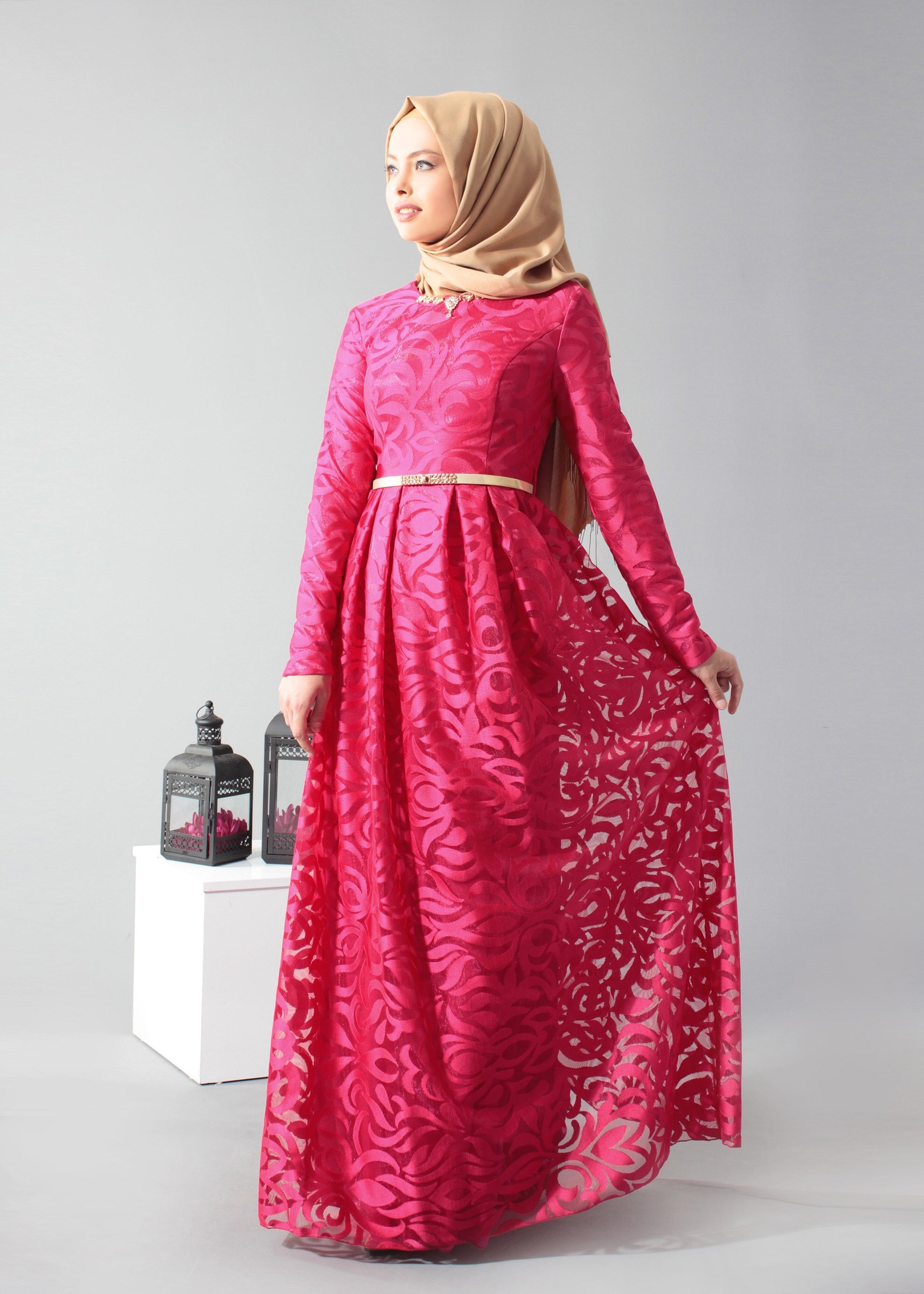 Tesettür giyim FUŞYA DESENLİ PİLİSELİ ABİYE ELBİSE 5254