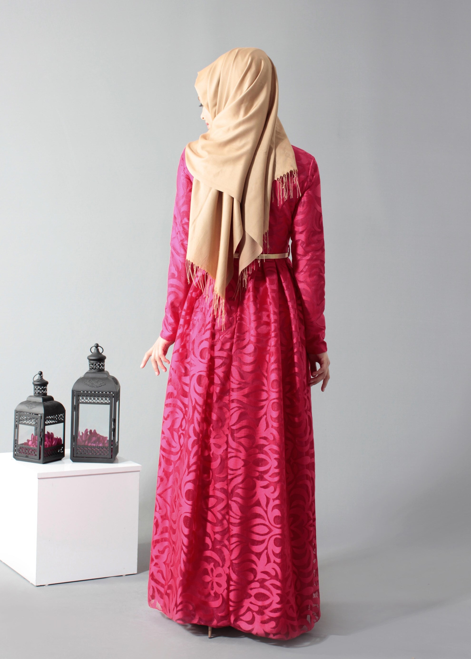 Tesettür giyim FUŞYA DESENLİ PİLİSELİ ABİYE ELBİSE 5254