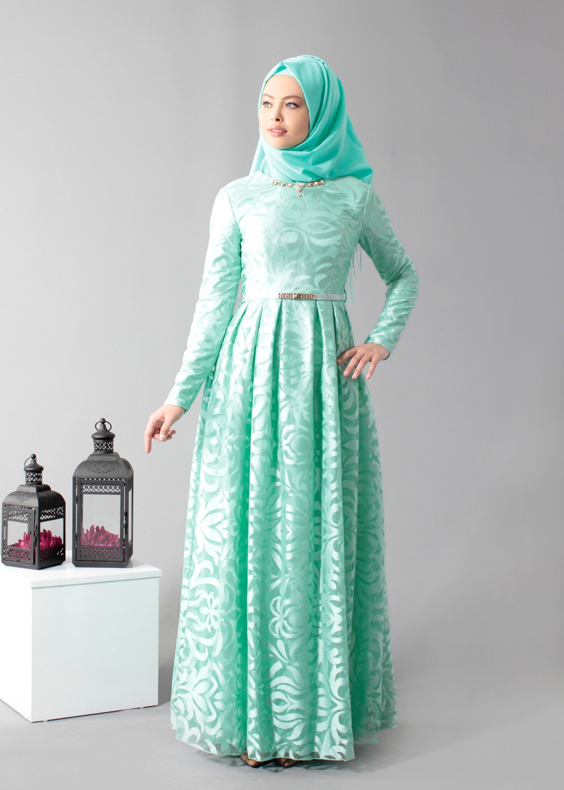 Tesettür giyim MAVİ DESENLİ PİLİSELİ ABİYE ELBİSE 5254