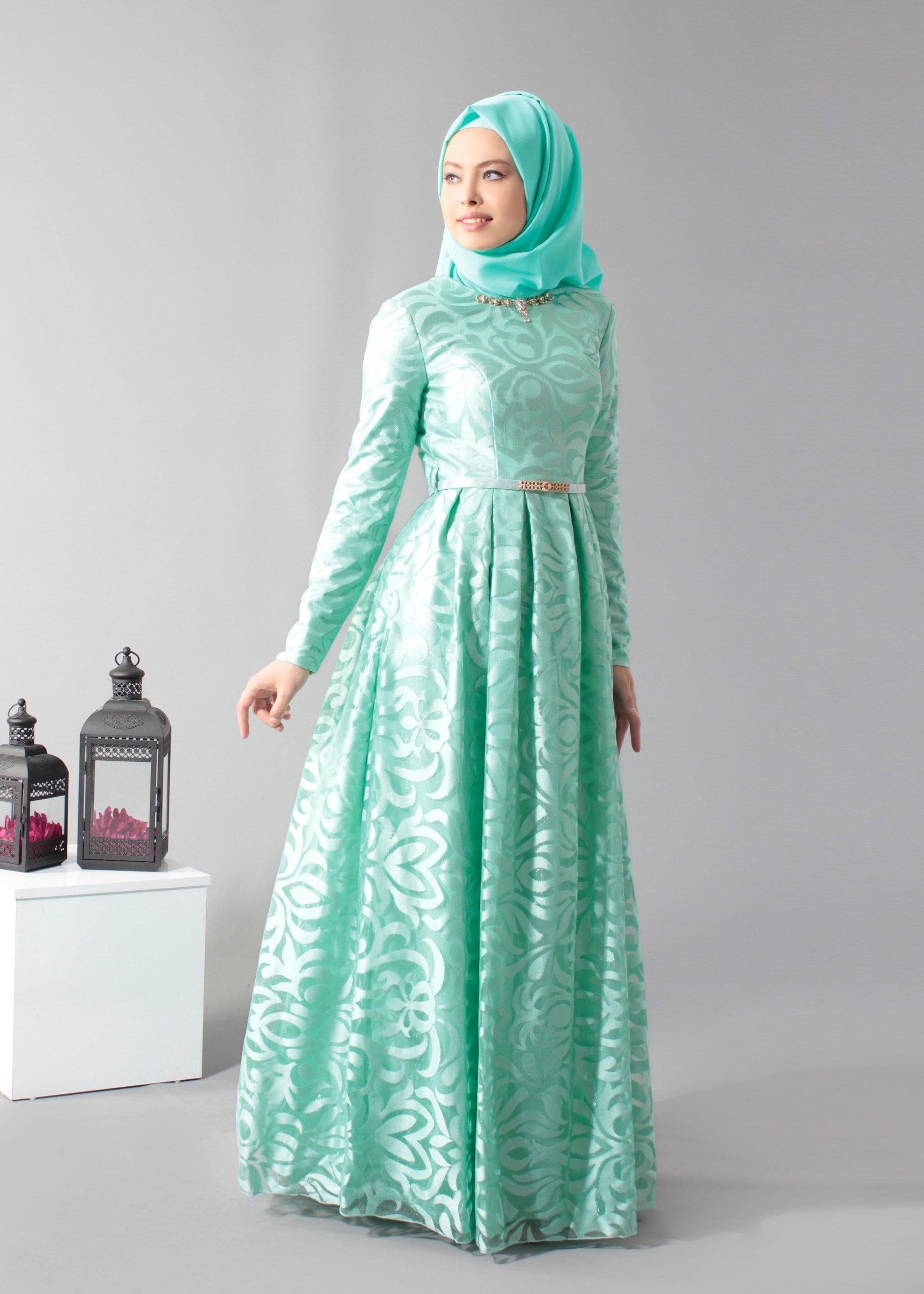 Tesettür giyim MAVİ DESENLİ PİLİSELİ ABİYE ELBİSE 5254