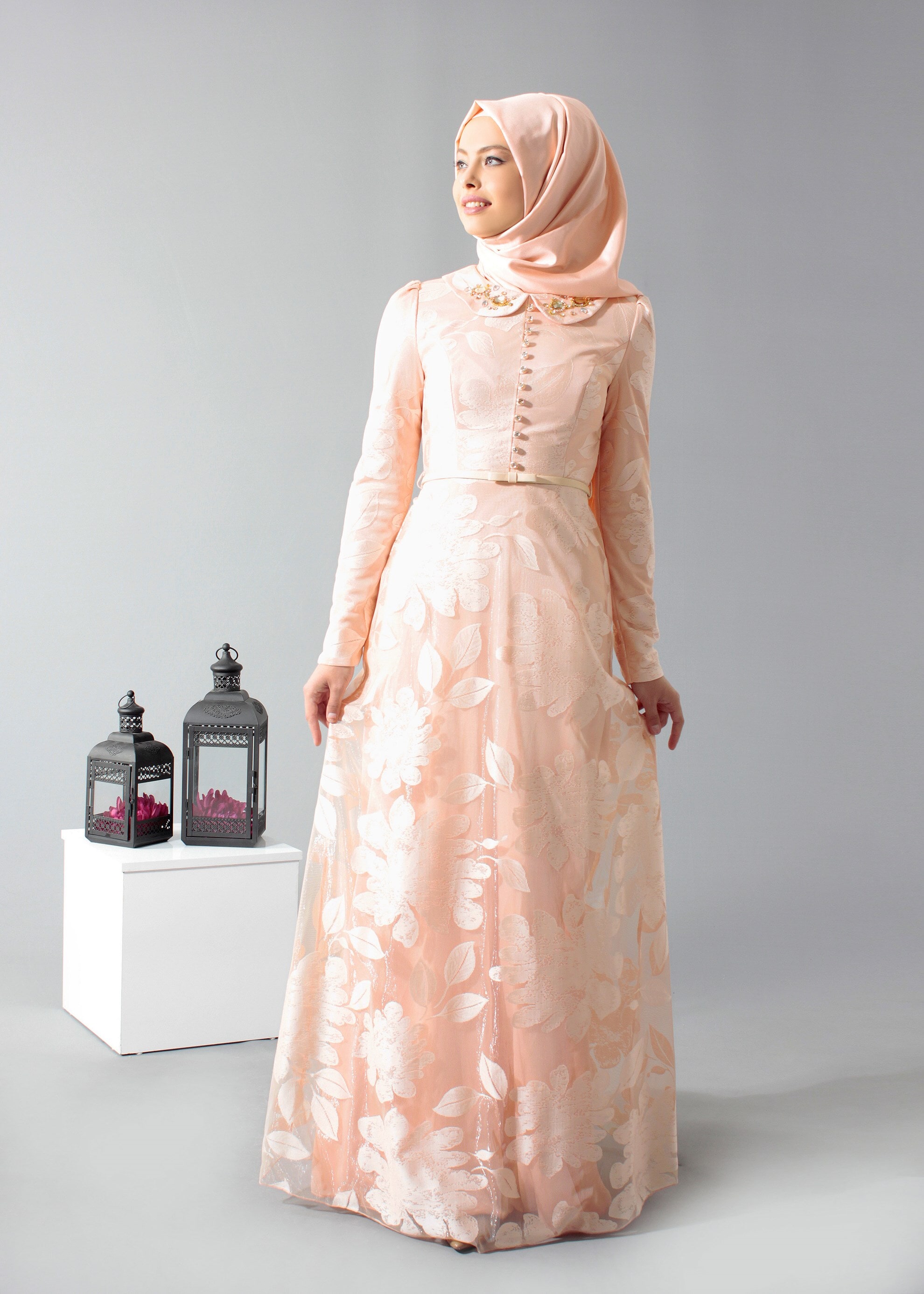 Tesettür giyim PUDRA BEBE YAKA TAŞ İŞLEMELİ ABİYE ELBİSE 5259