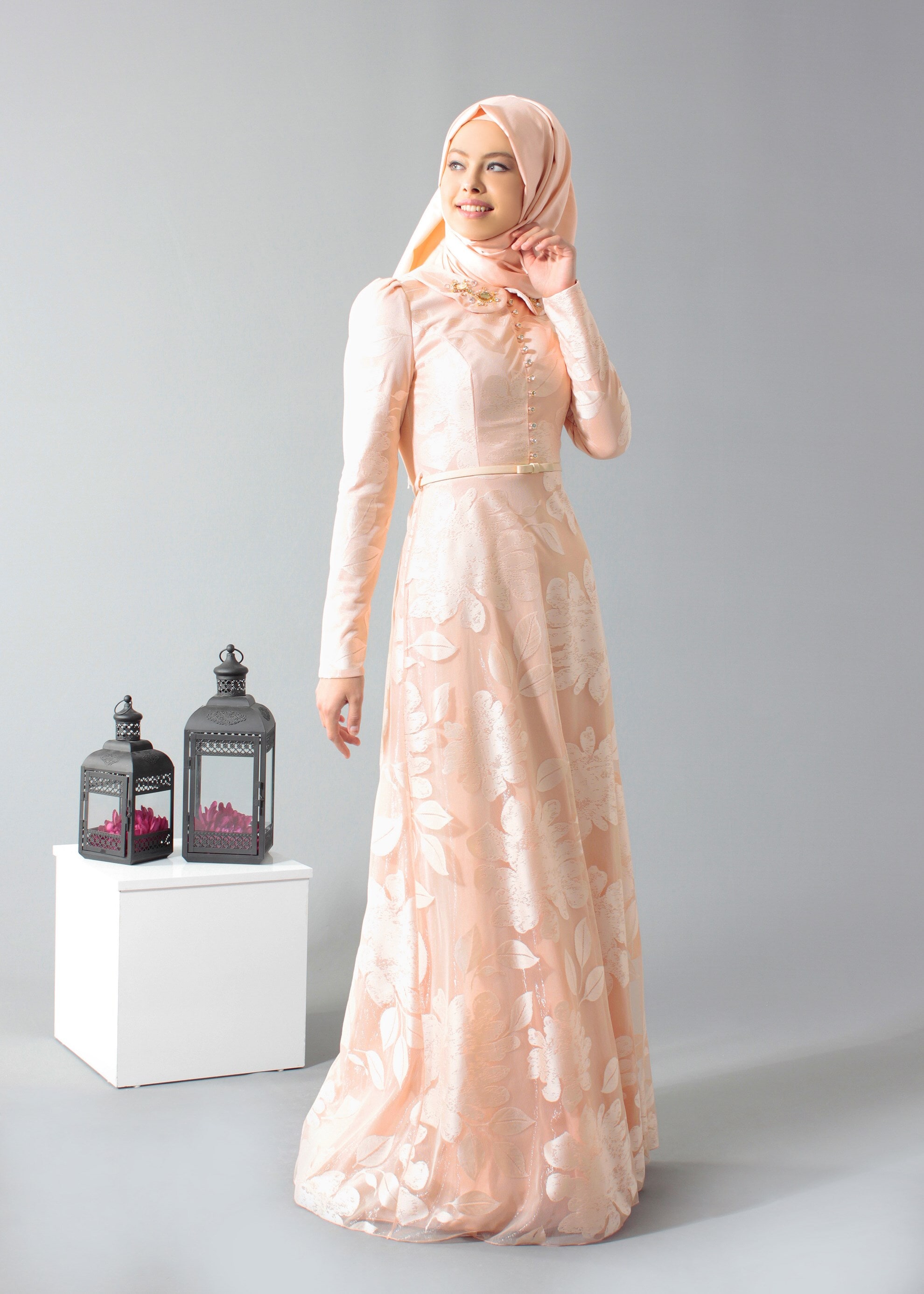 Tesettür giyim PUDRA BEBE YAKA TAŞ İŞLEMELİ ABİYE ELBİSE 5259