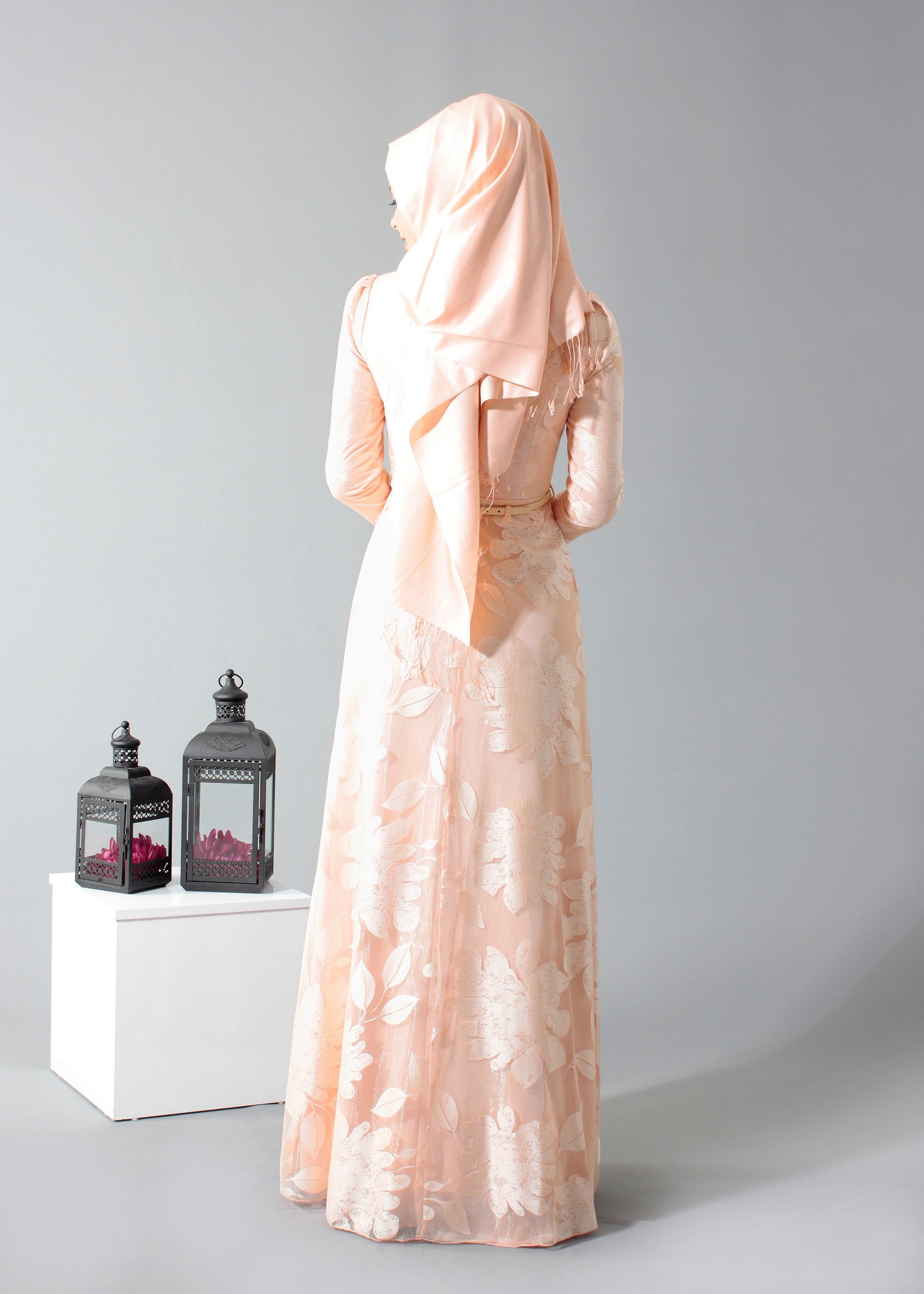 Tesettür giyim PUDRA BEBE YAKA TAŞ İŞLEMELİ ABİYE ELBİSE 5259