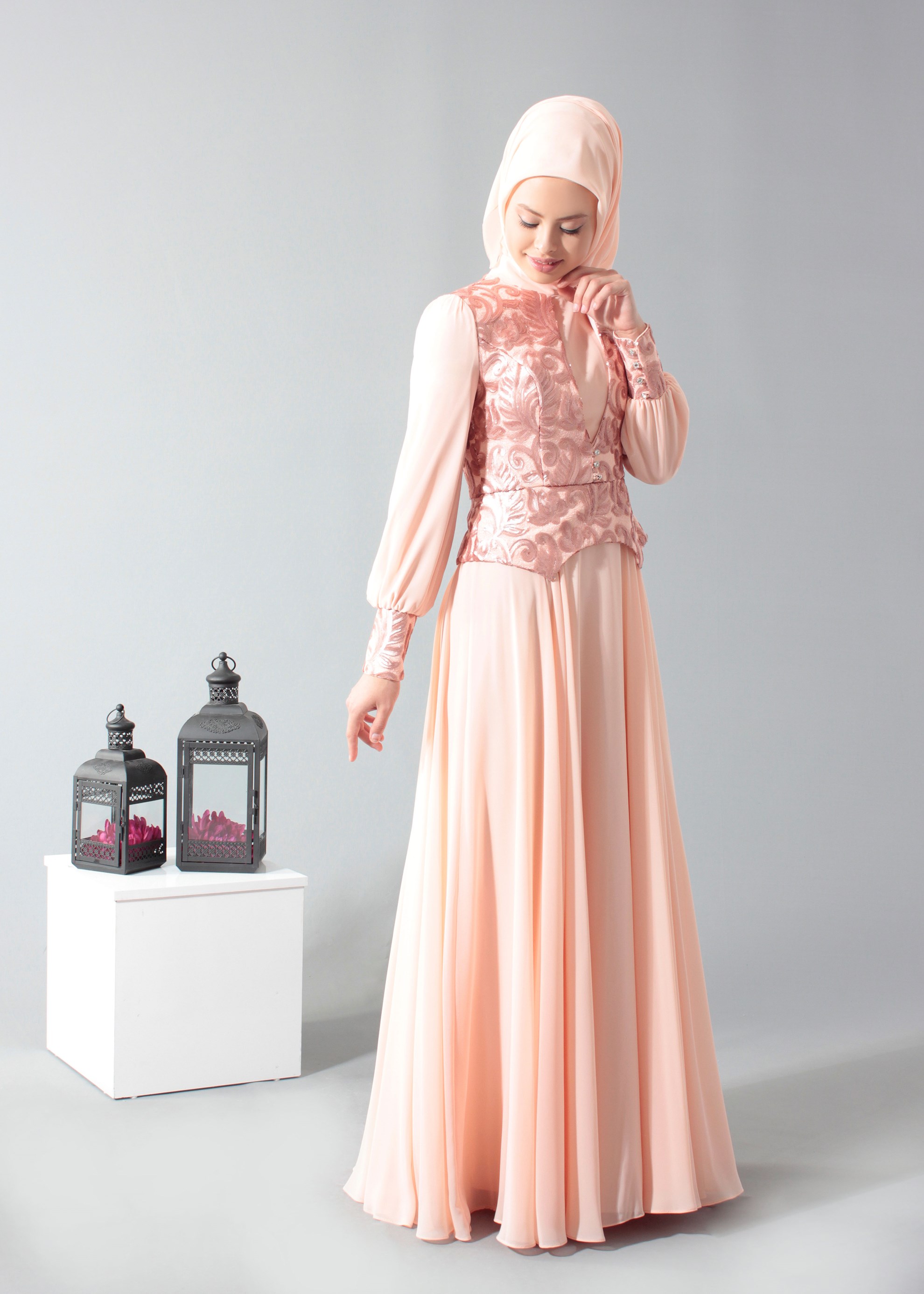 Tesettür giyim PUDRA DESENLİ ŞİFON ABİYE ELBİSE 5277