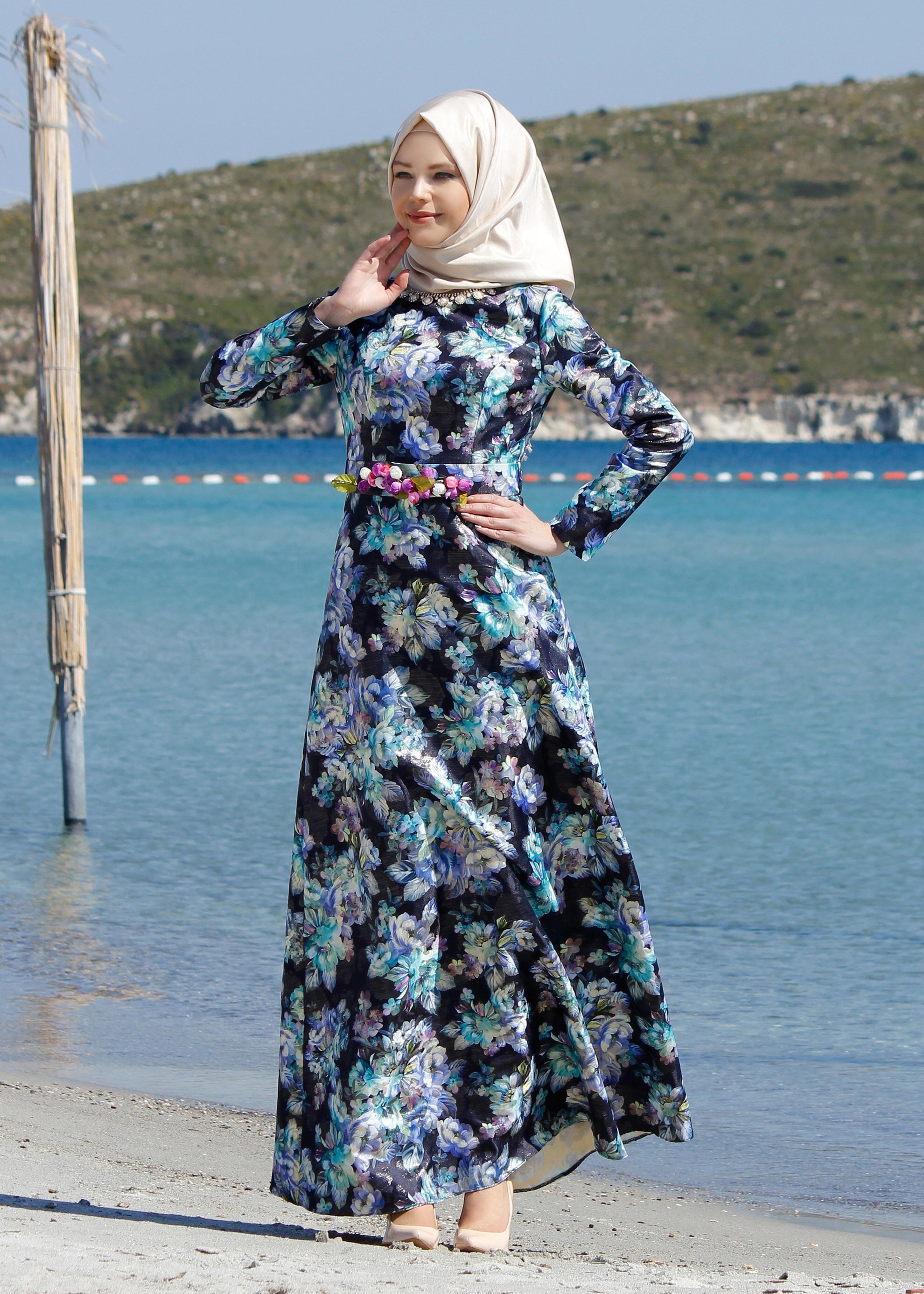 Tesettür giyim LACİVERT ÇİÇEK DESENLİ TAŞ DETAYLI ABİYE ELBİSE 5221-1