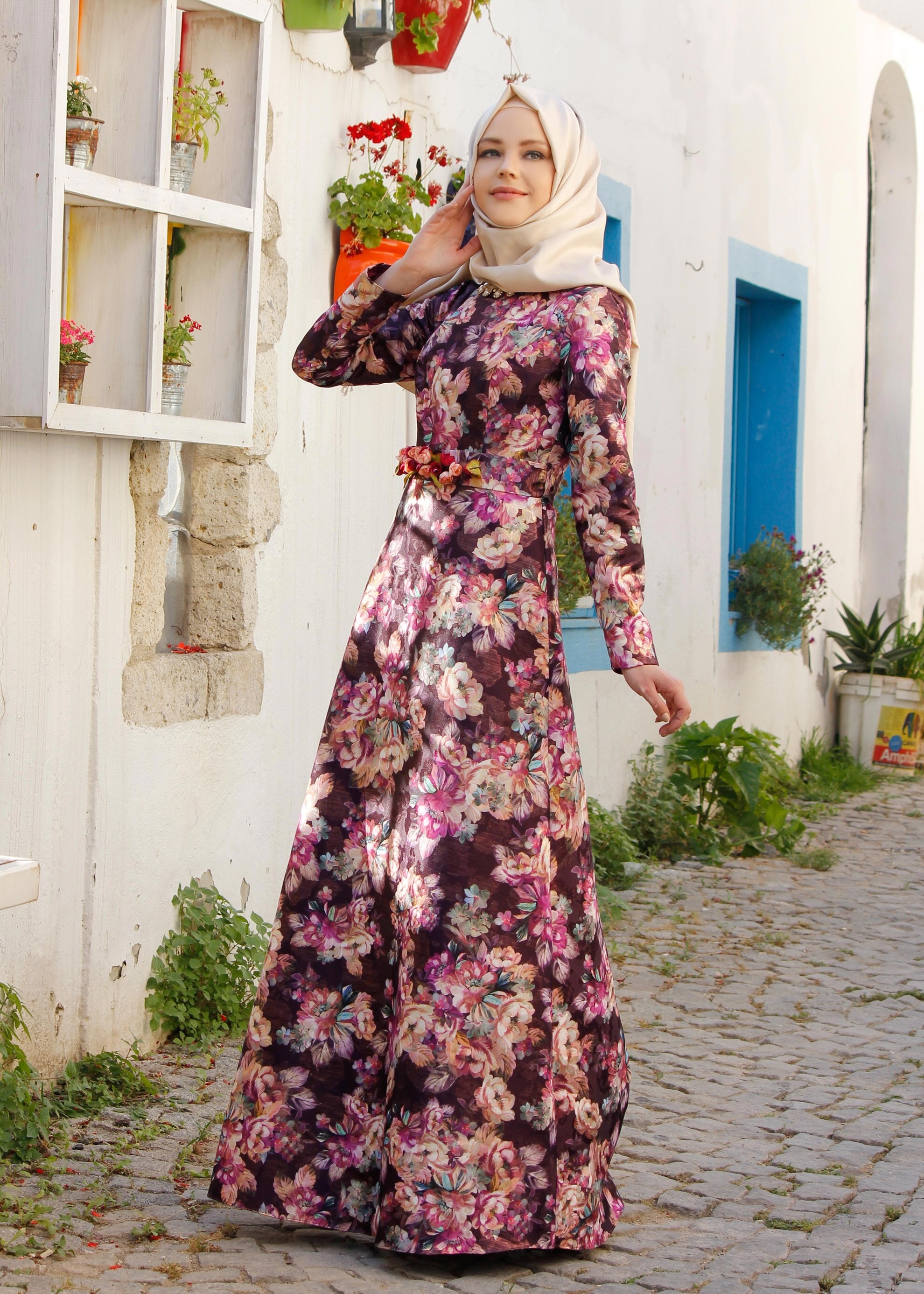 Tesettür giyim MÜRDÜM ÇİÇEK DESENLİ TAŞ DETAYLI ABİYE ELBİSE 5221-1