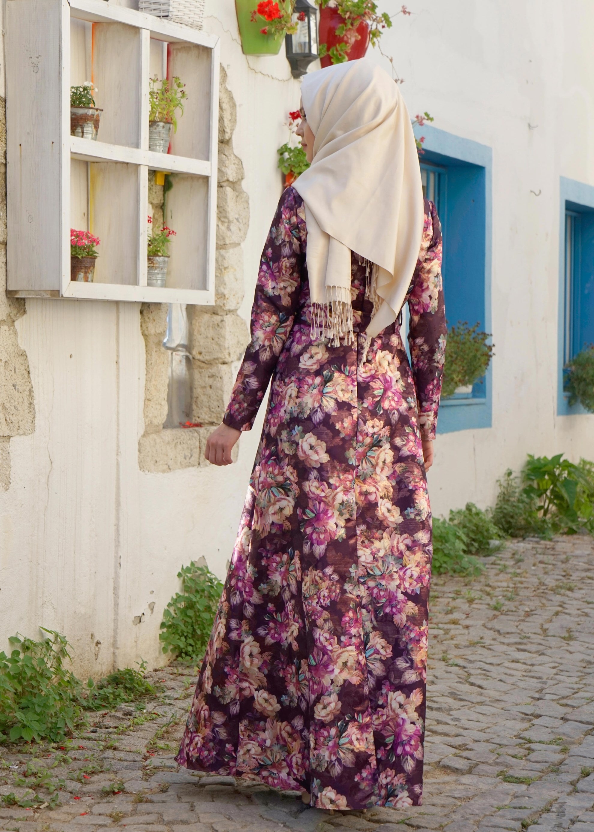 Tesettür giyim MÜRDÜM ÇİÇEK DESENLİ TAŞ DETAYLI ABİYE ELBİSE 5221-1