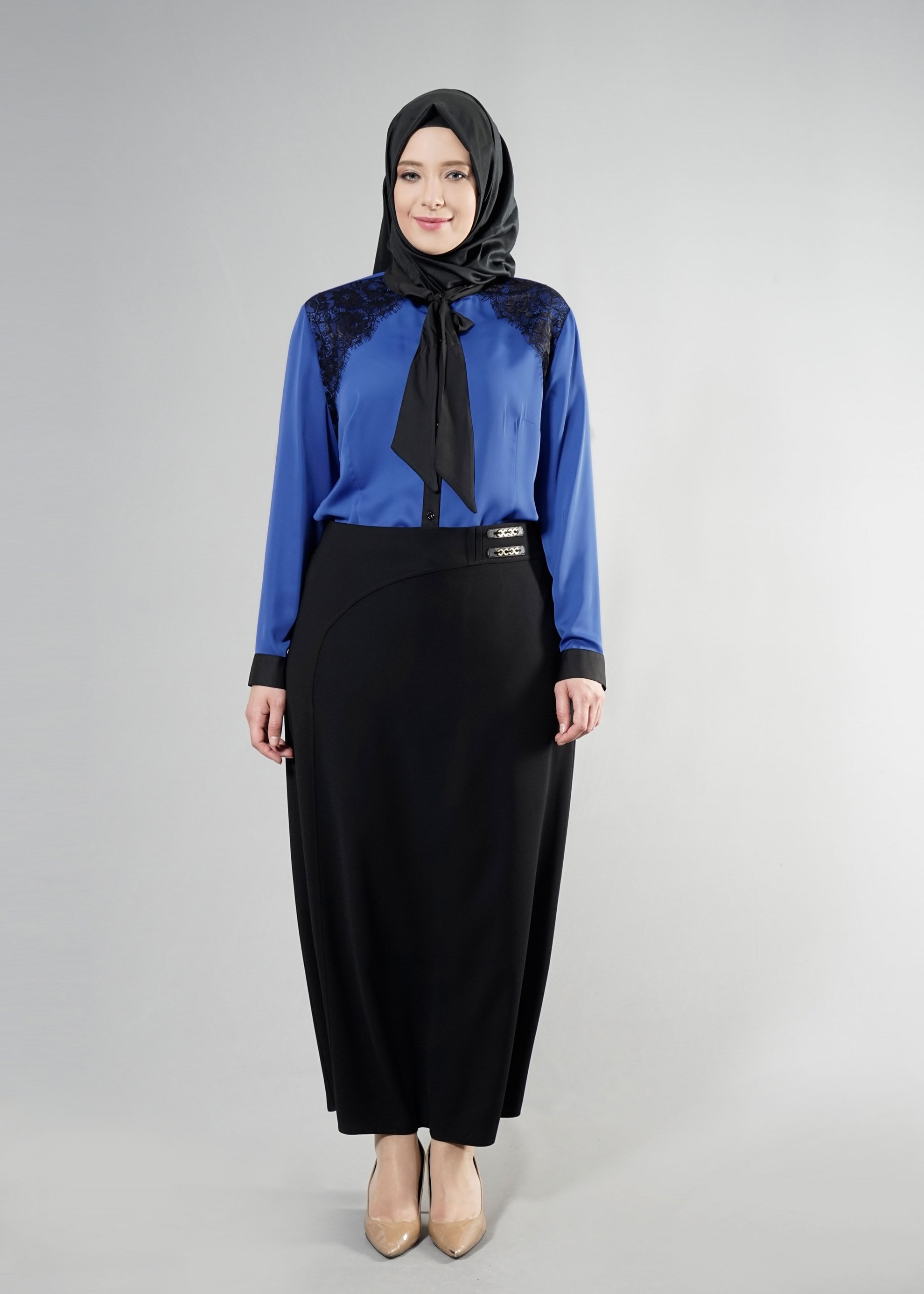 Tesettür giyim LACİVERT YAKASI BAĞLAMA DETAYLI NAKIŞ İŞLEMELİ BLUZ 2565