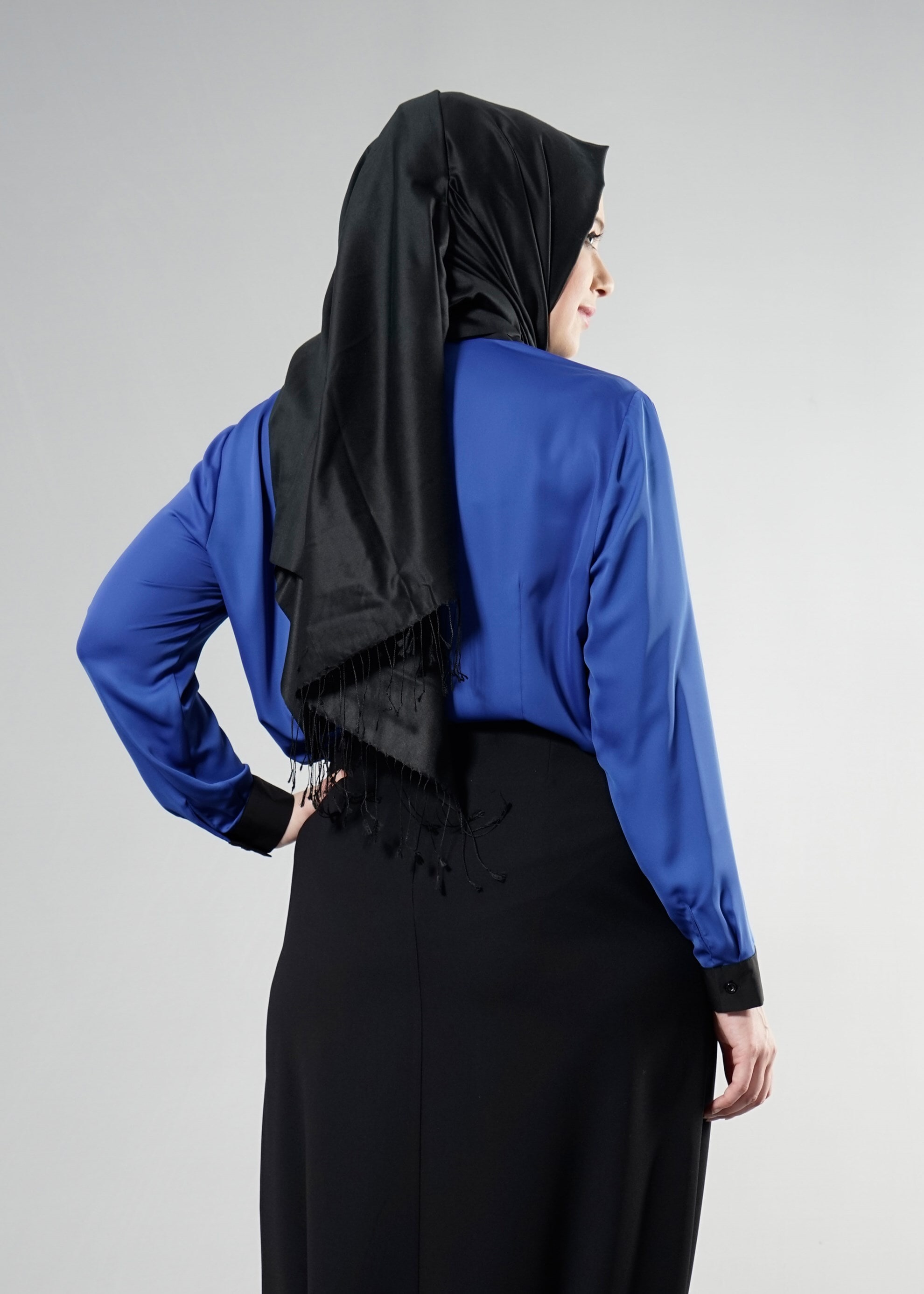 Tesettür giyim LACİVERT YAKASI BAĞLAMA DETAYLI NAKIŞ İŞLEMELİ BLUZ 2565