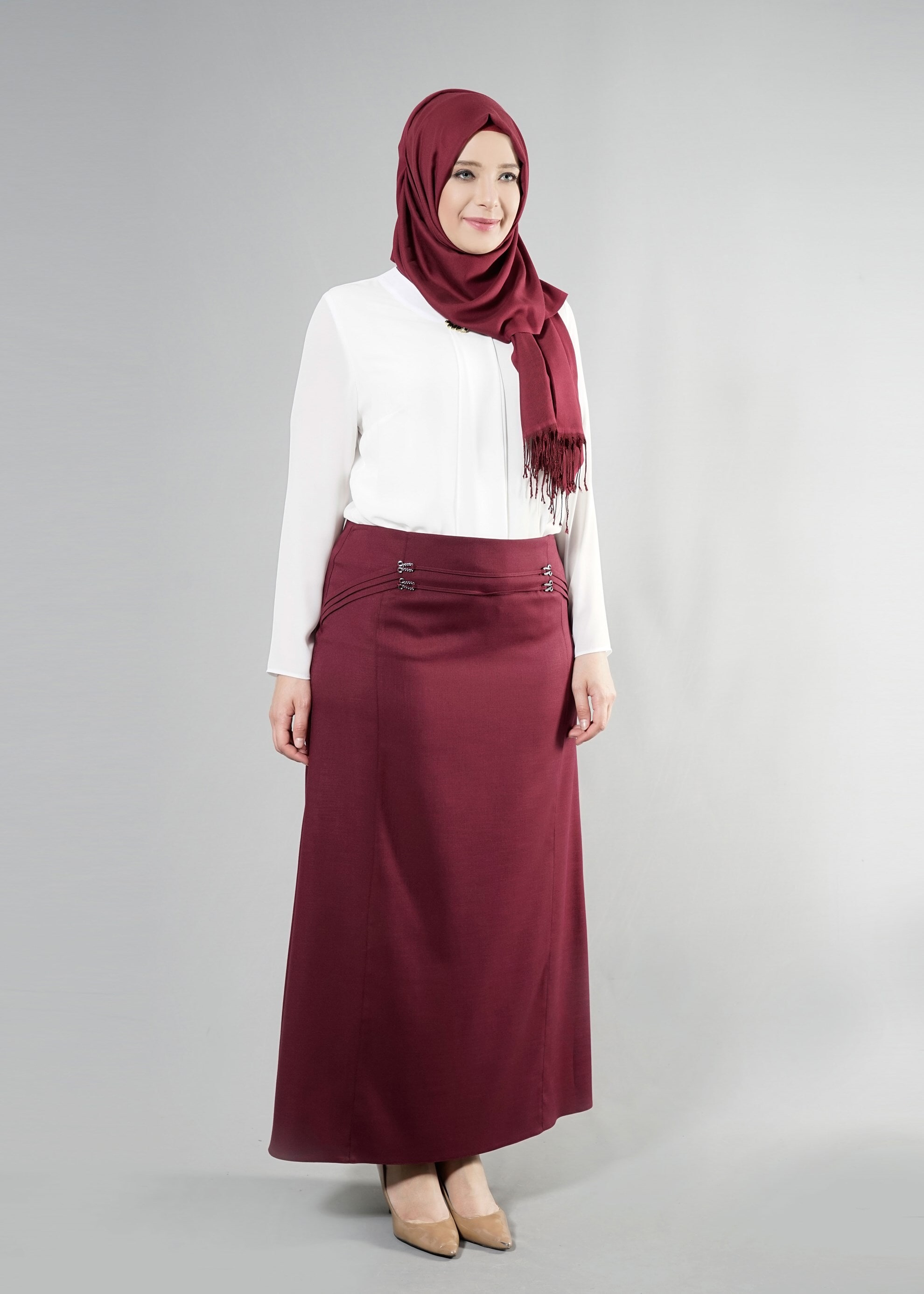 Tesettür giyim BEYAZ YAKASI BROŞ DETAYLI BLUZ 2569