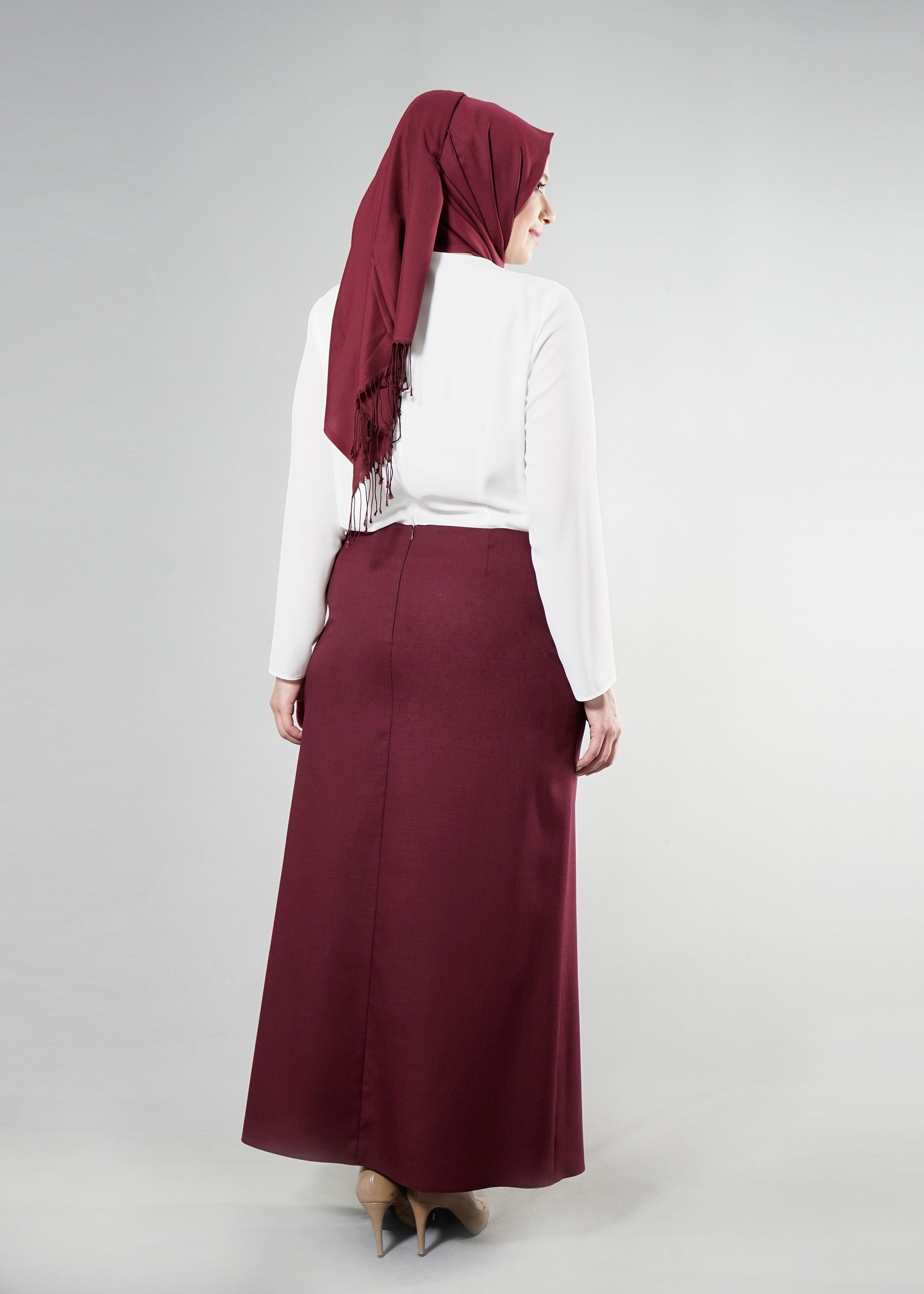 Tesettür giyim BEYAZ YAKASI BROŞ DETAYLI BLUZ 2569