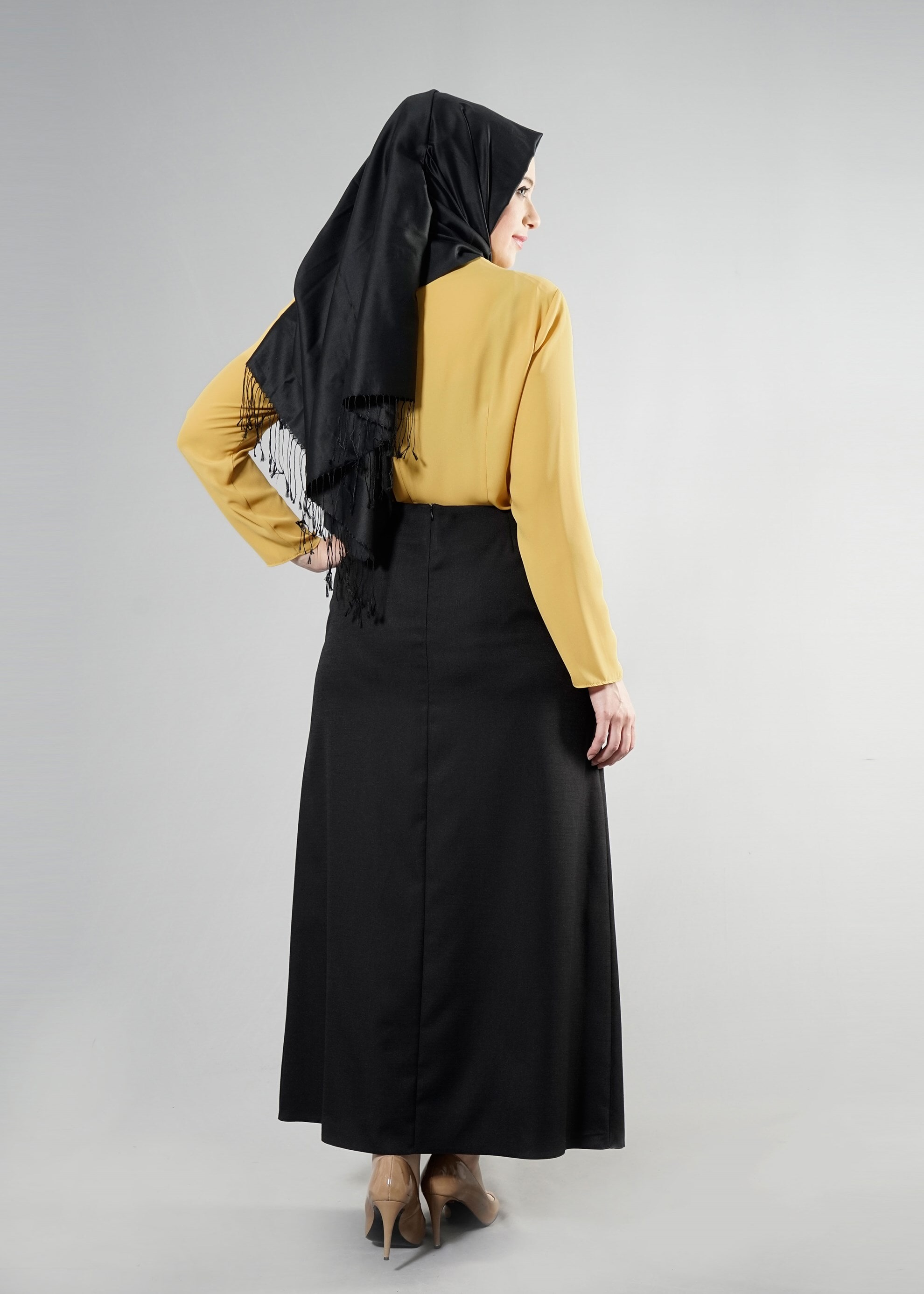 Tesettür giyim SARI YAKASI BROŞ DETAYLI BLUZ 2569