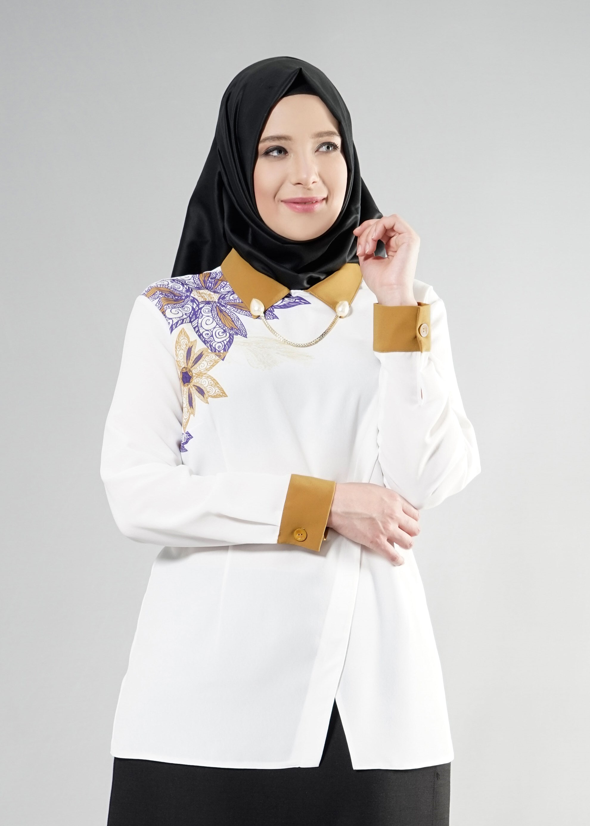 Tesettür giyim BEYAZ ÇİÇEK İŞLEME DESENLİ BLUZ 2570 