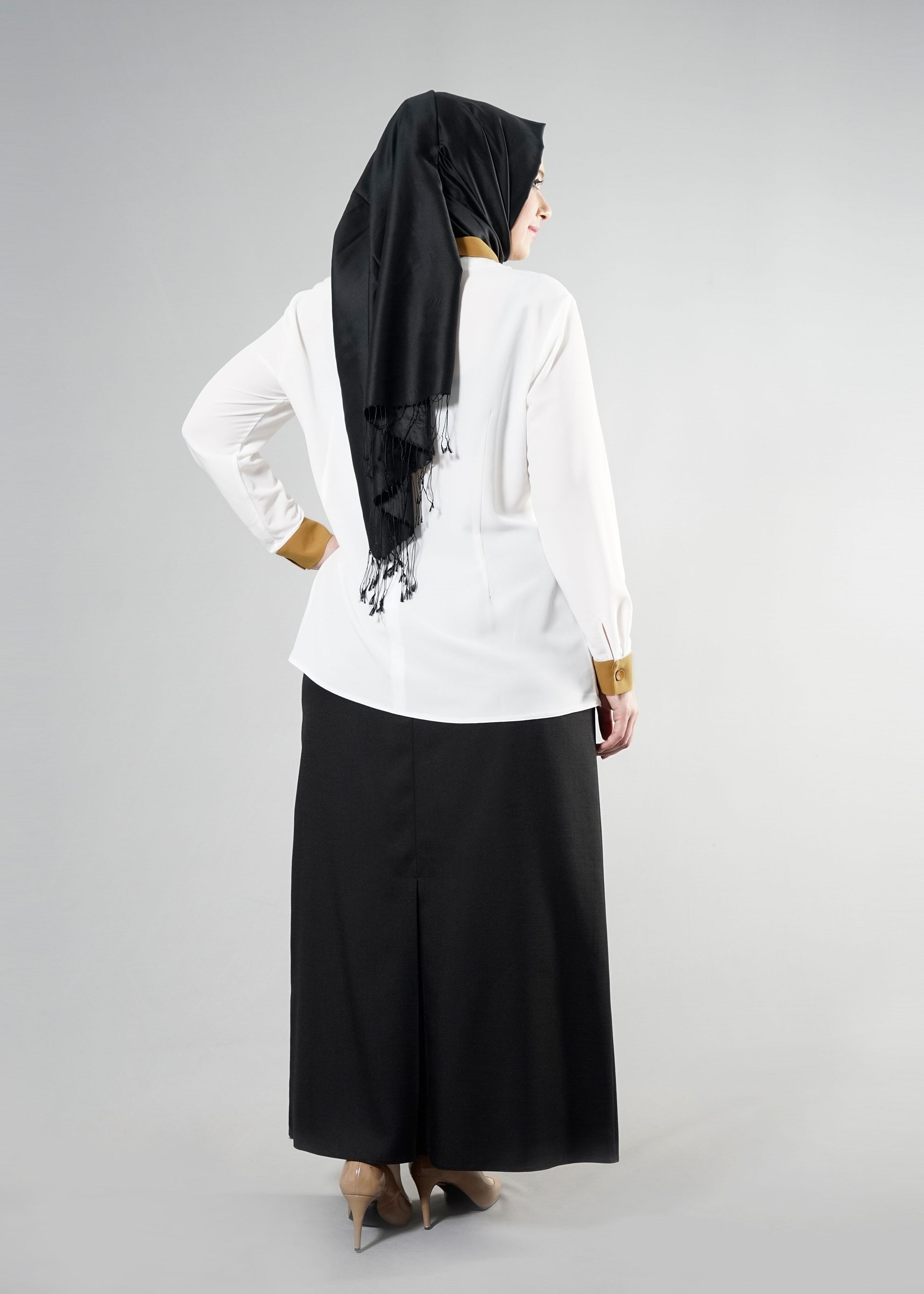 Tesettür giyim BEYAZ ÇİÇEK İŞLEME DESENLİ BLUZ 2570 