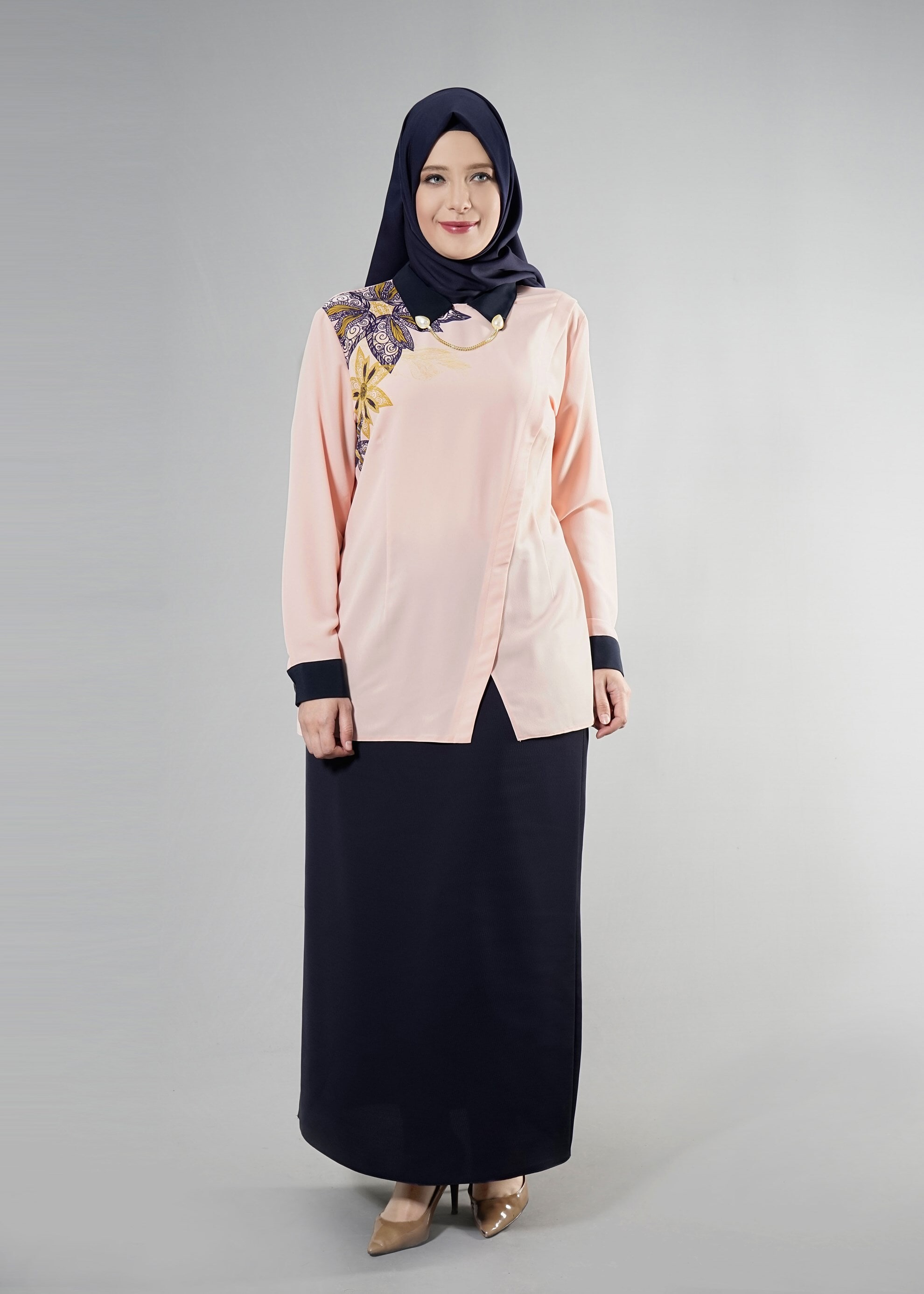 Tesettür giyim PUDRA ÇİÇEK İŞLEME DESENLİ BLUZ 2570 