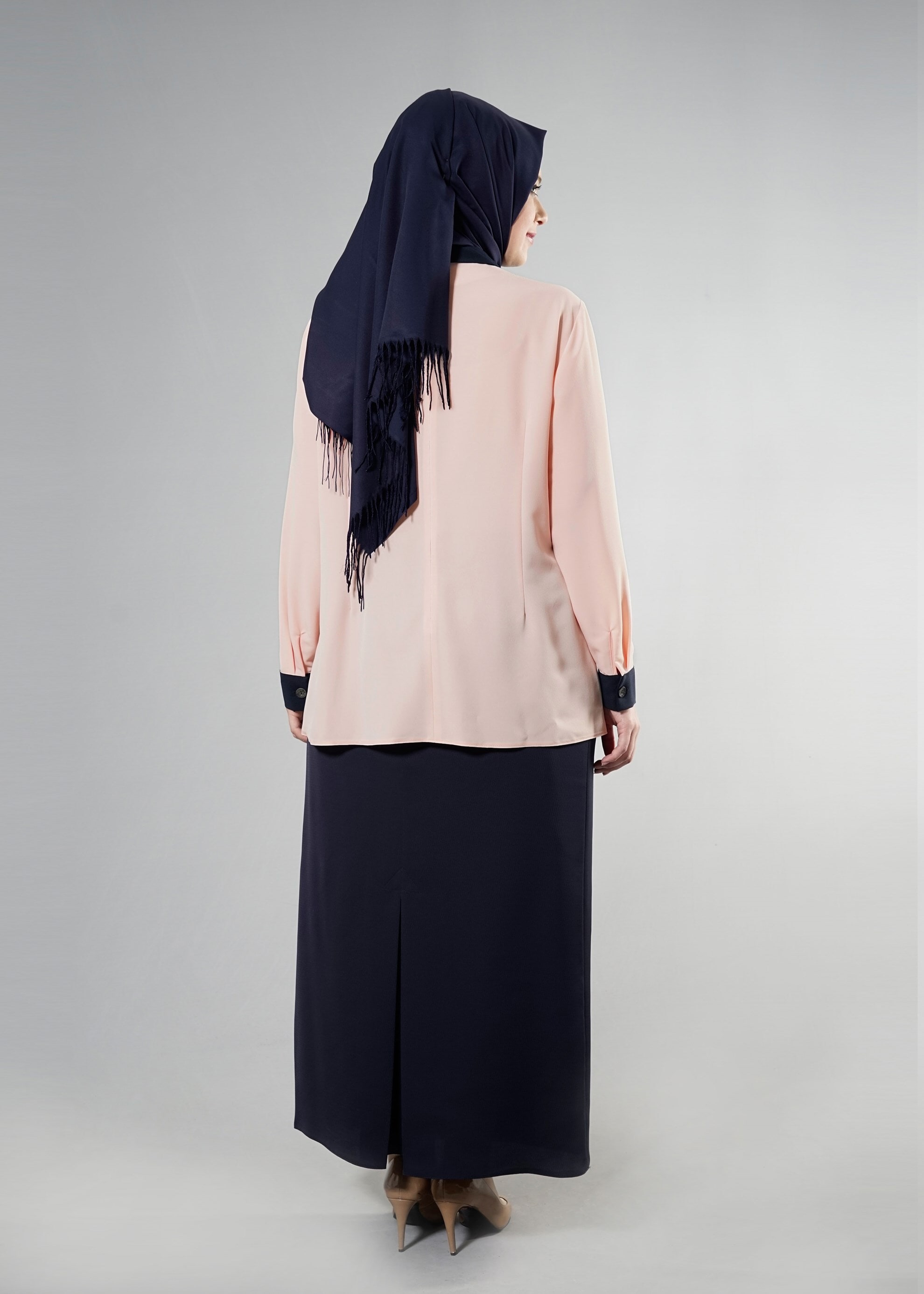 Tesettür giyim PUDRA ÇİÇEK İŞLEME DESENLİ BLUZ 2570 