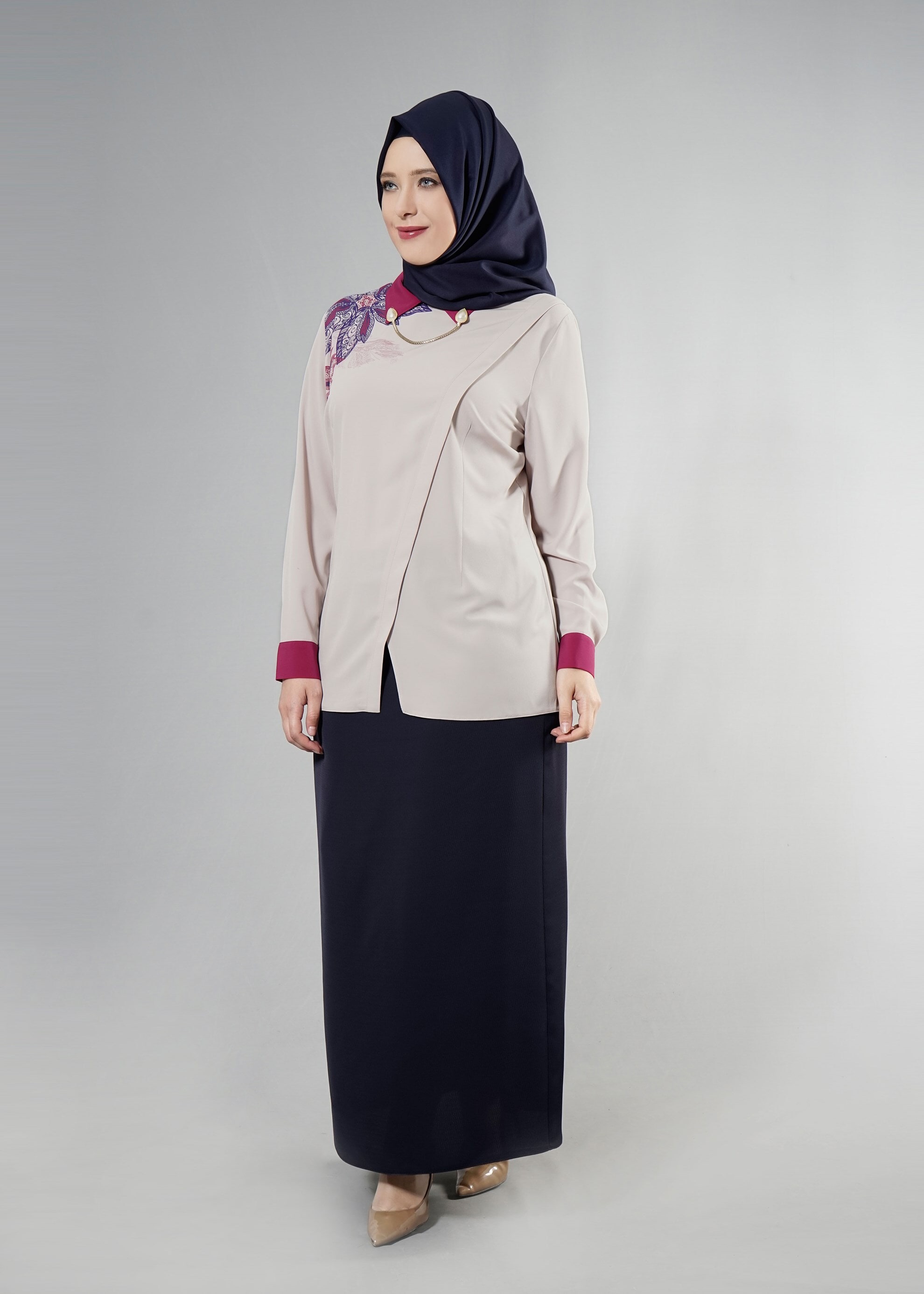 Tesettür giyim GRİ ÇİÇEK İŞLEME DESENLİ BLUZ 2570 