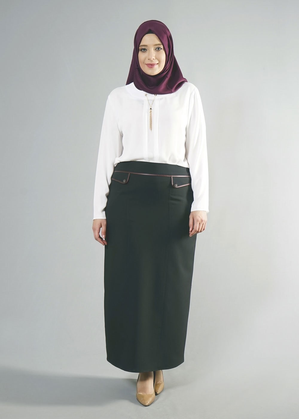 Tesettür giyim BEYAZ YAKASI ZİNCİR BAĞLAMA DETAYLI BLUZ 2574